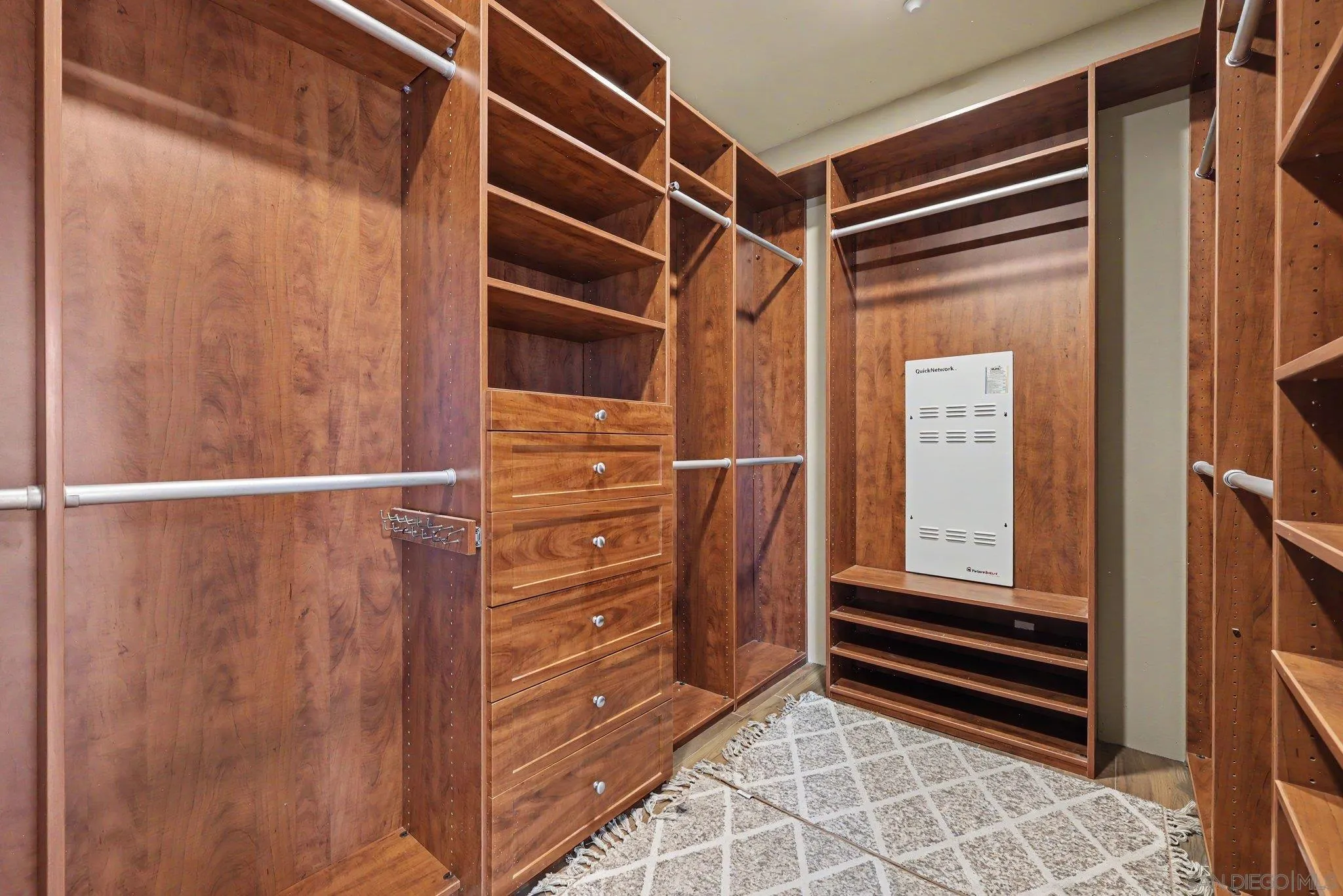 https://cdn.realtyfeed.com/cdn/127/260021273/ae4f00c42de31c56e0c137f4cd744f2f.webp