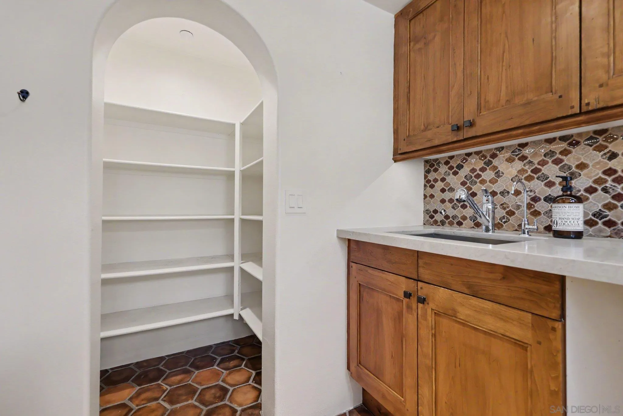 https://cdn.realtyfeed.com/cdn/127/260021273/db6e13e323fca92780388e548b7a7098.webp