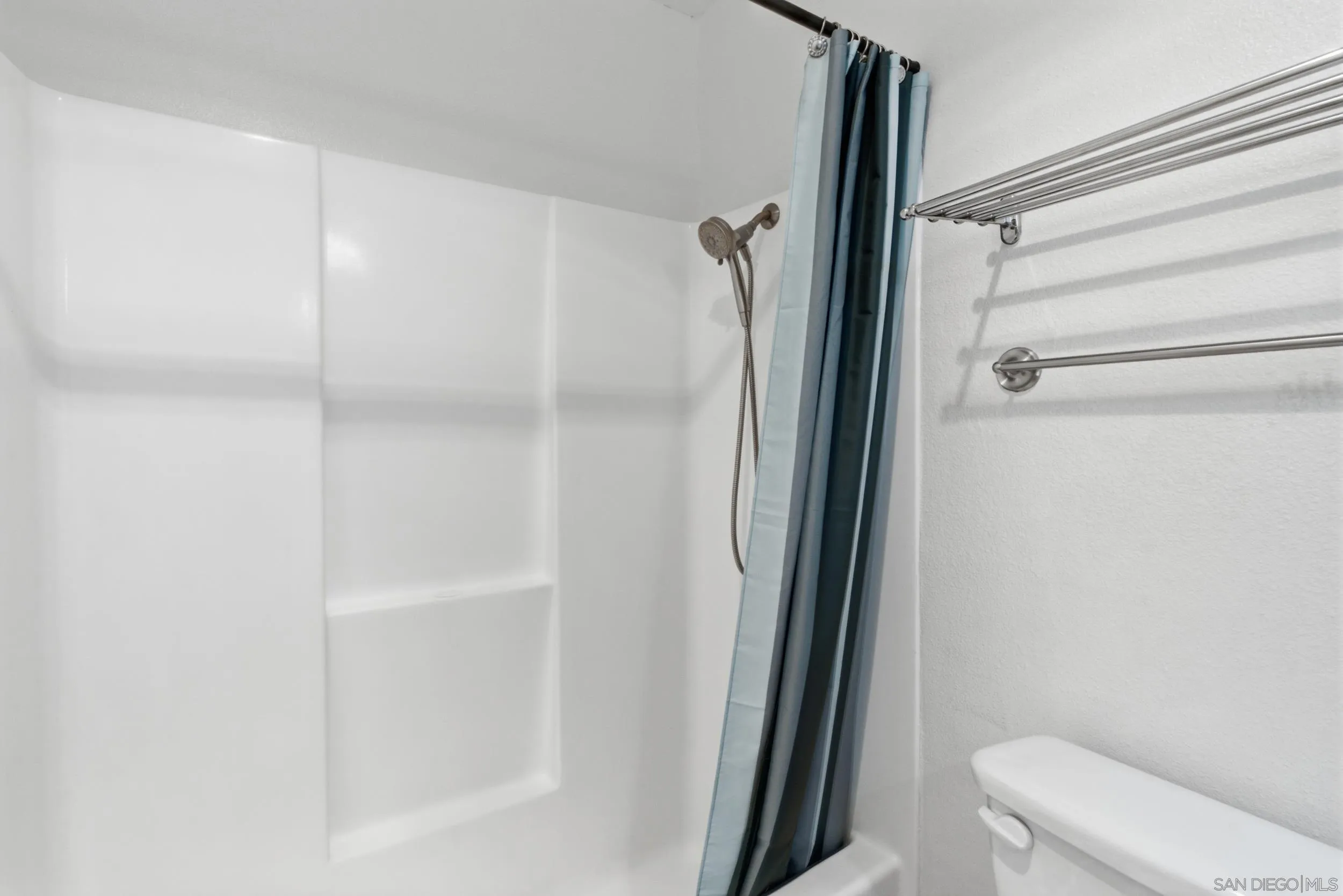 https://cdn.realtyfeed.com/cdn/127/260021276/f185ccbb7d18caa01d5dcc22f6e293ee.webp