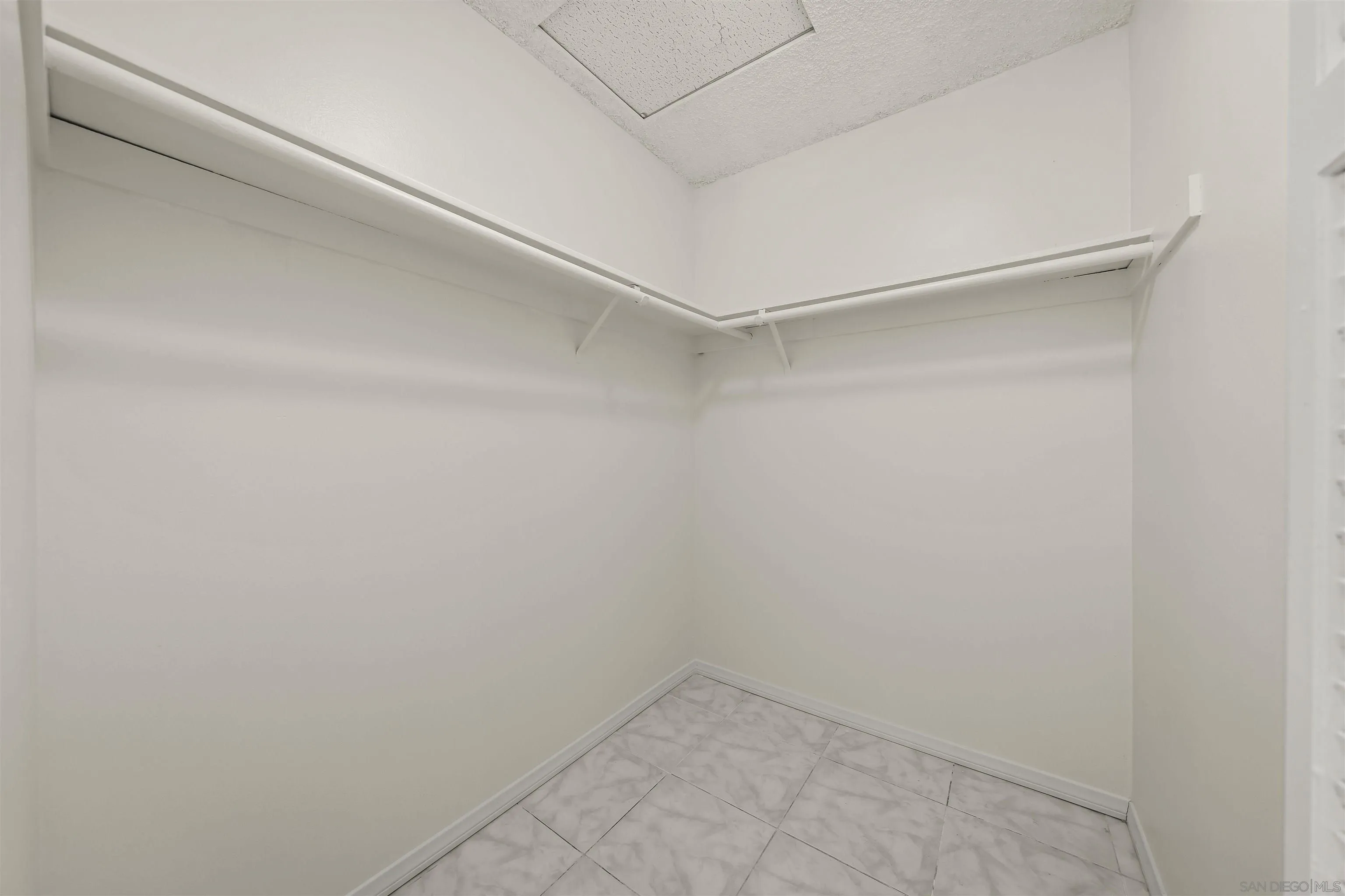 https://cdn.realtyfeed.com/cdn/127/260021279/633422747078a9c9aa1ad6e62593f9b5.webp