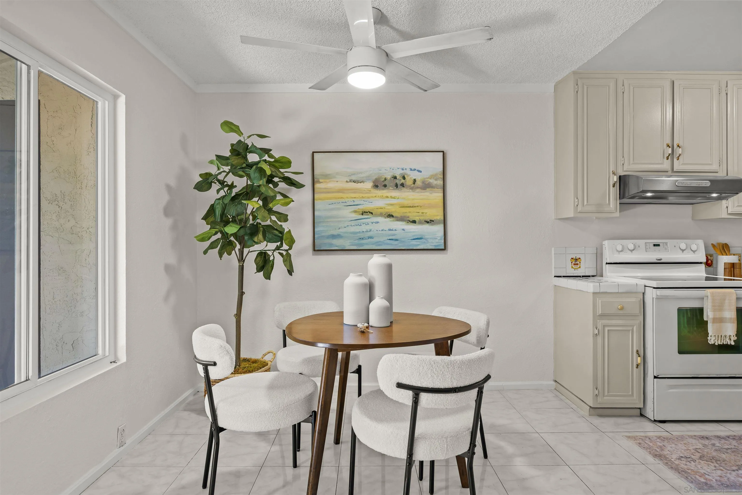https://cdn.realtyfeed.com/cdn/127/260021279/ef6ec5810642448e64513cfa16df916c.webp