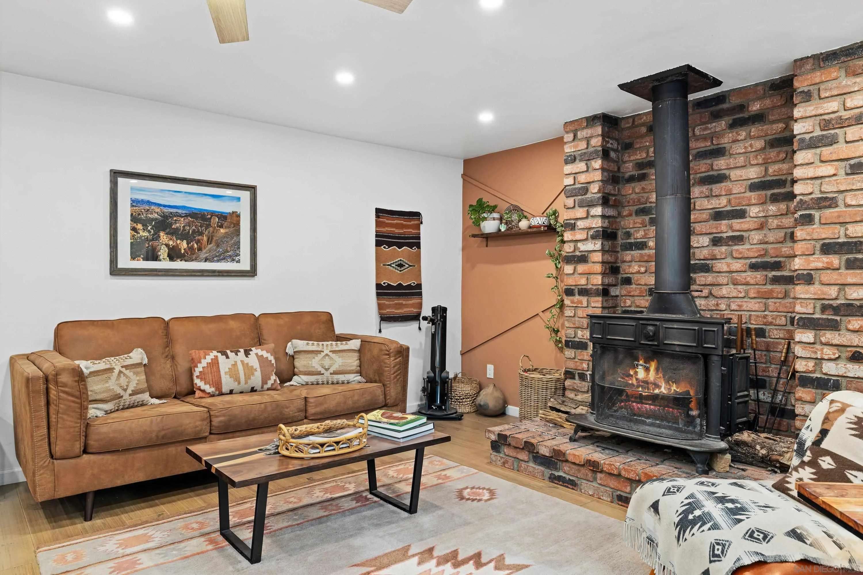 https://cdn.realtyfeed.com/cdn/127/260021282/02d4dca3b9ab1a1d1c5e938b3d34dd42.webp