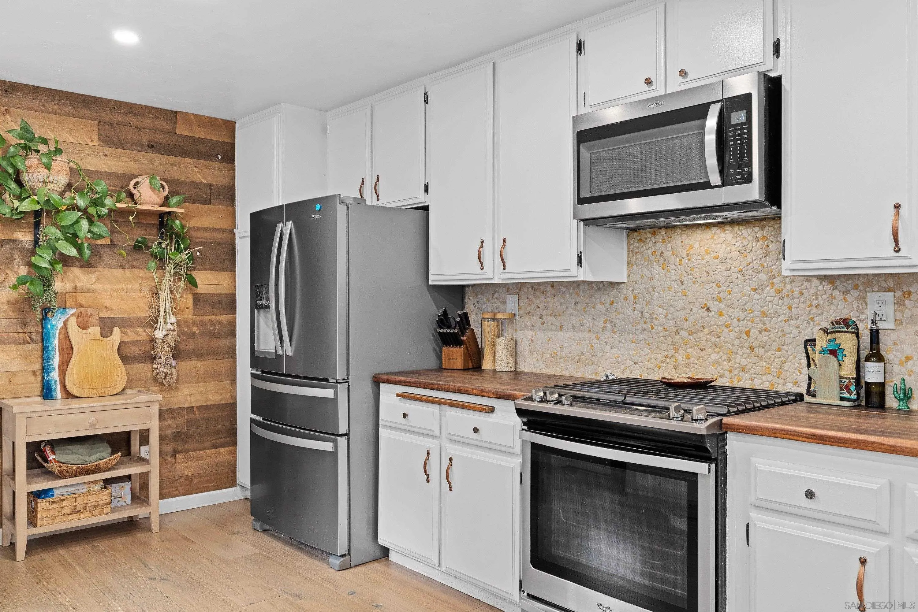 https://cdn.realtyfeed.com/cdn/127/260021282/2e8acedb70e64609590df23f90738c9c.webp