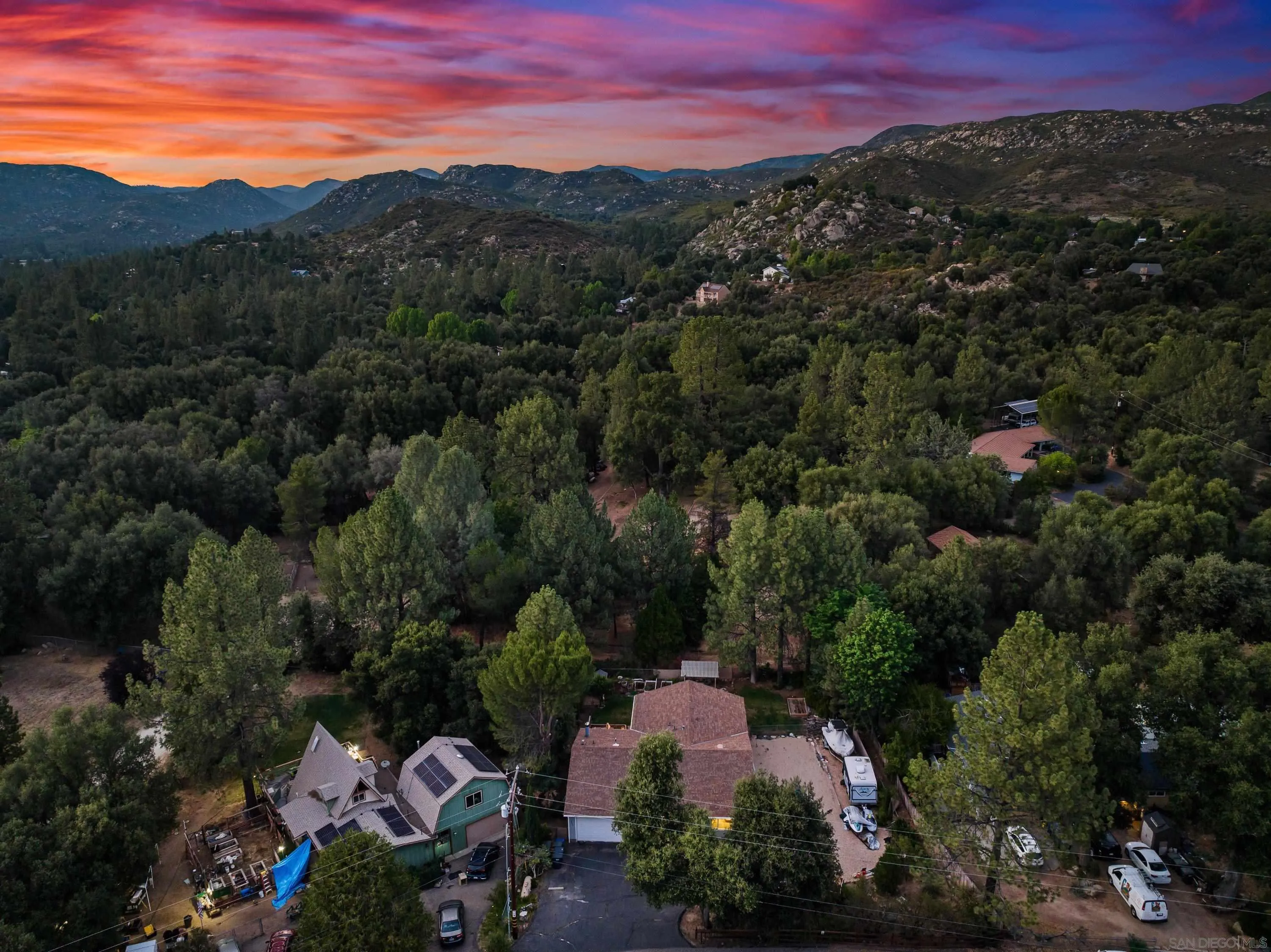 https://cdn.realtyfeed.com/cdn/127/260021282/391b32e0a10942c86a8974e092eb3b22.webp