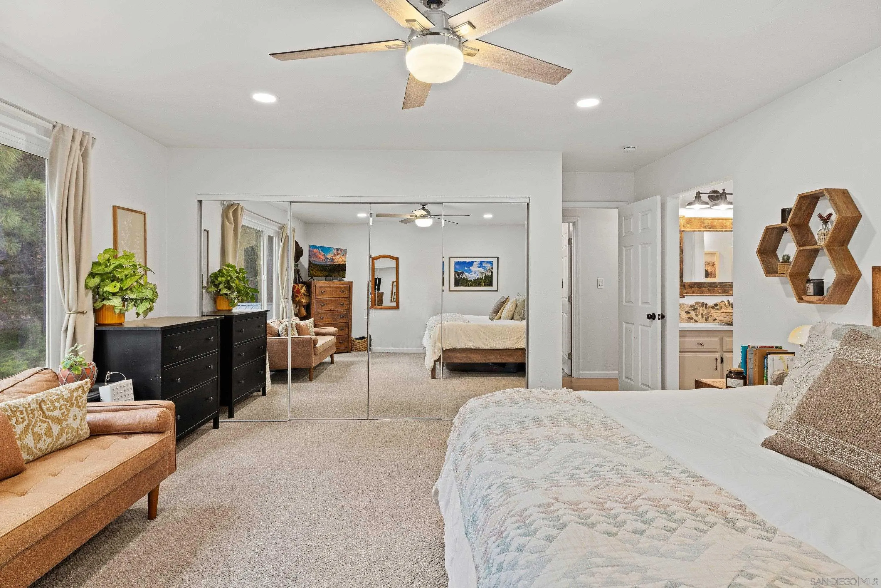https://cdn.realtyfeed.com/cdn/127/260021282/641b6e4fcab3c0fe3f2bfb49eba09a0c.webp