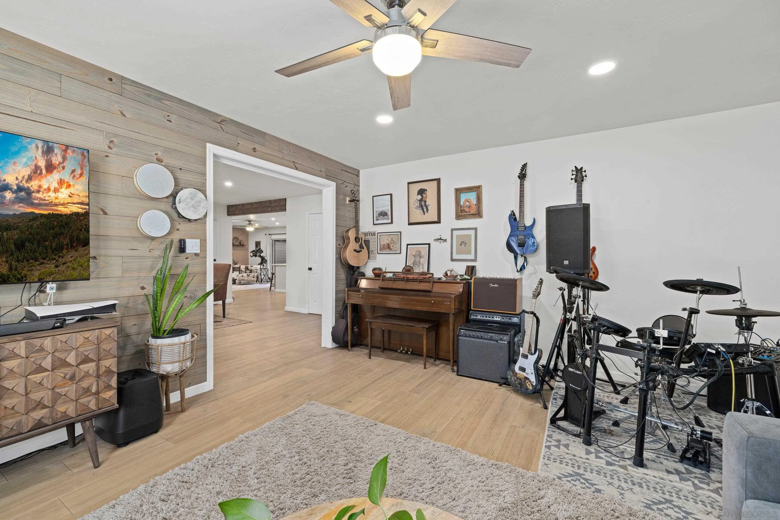https://cdn.realtyfeed.com/cdn/127/260021282/673974e928b62db0c56c26b146bad1fb.webp