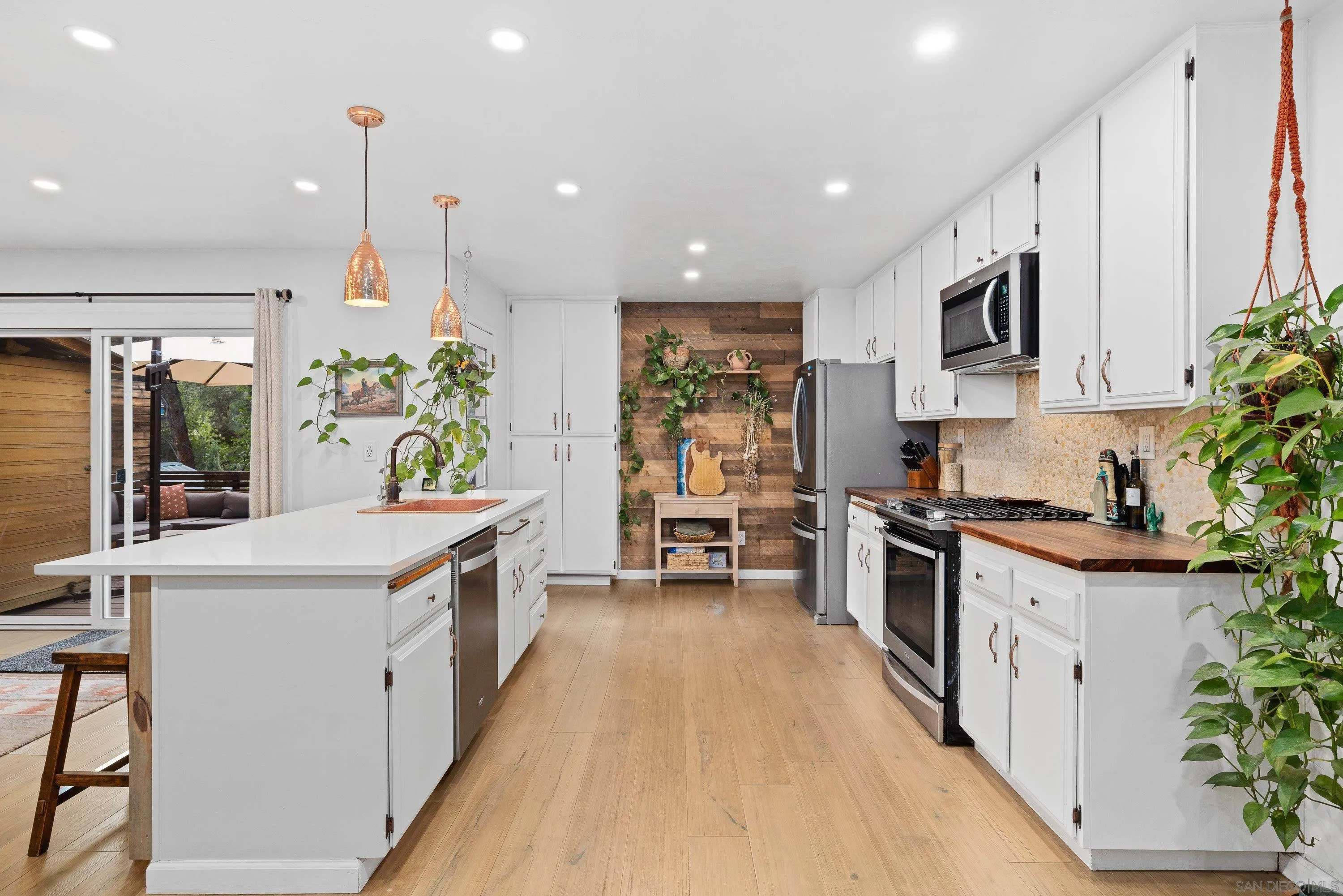https://cdn.realtyfeed.com/cdn/127/260021282/889e7348178b40fc5a453db797fa99a9.webp