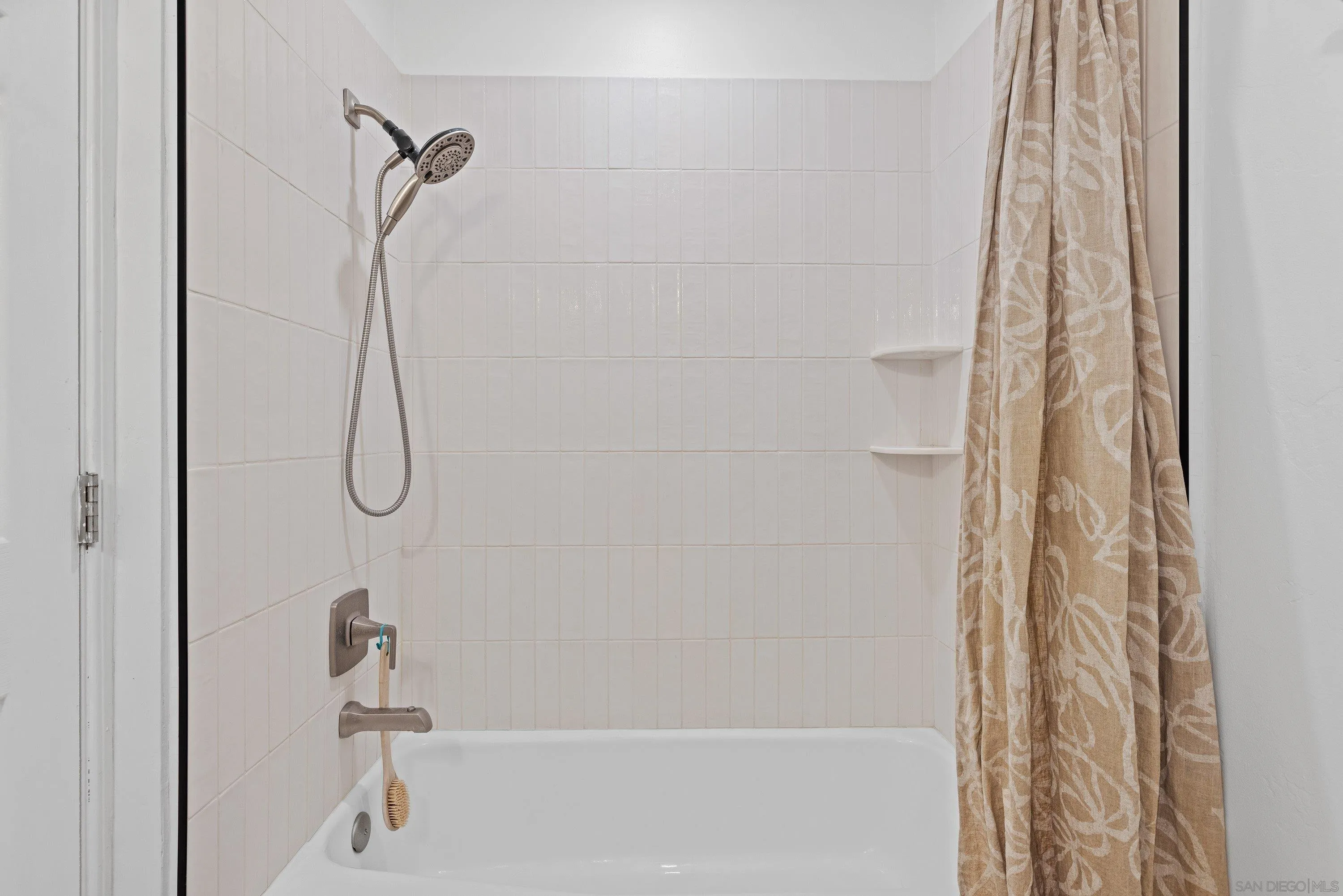 https://cdn.realtyfeed.com/cdn/127/260021282/89637fdf7ad0c7427a5bf54222099c1b.webp