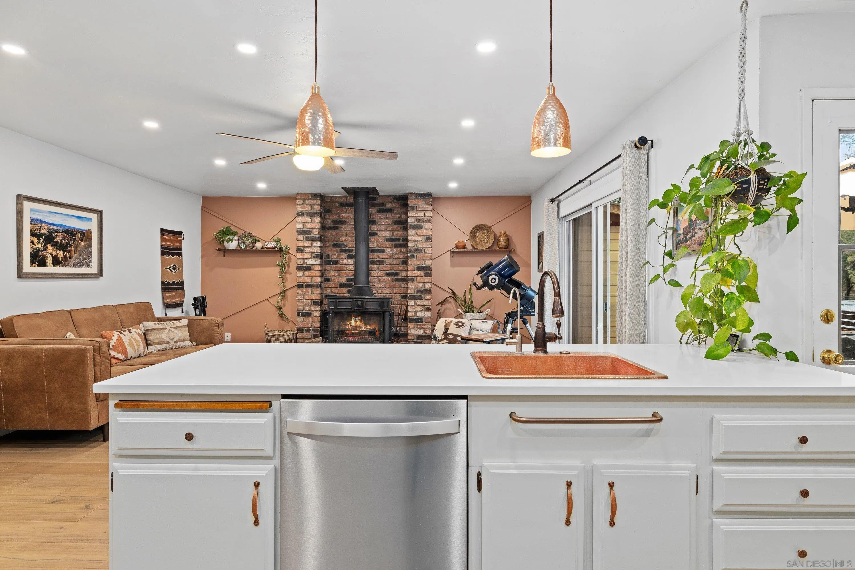 https://cdn.realtyfeed.com/cdn/127/260021282/9363d6e28610094a072cc111183c3b55.webp