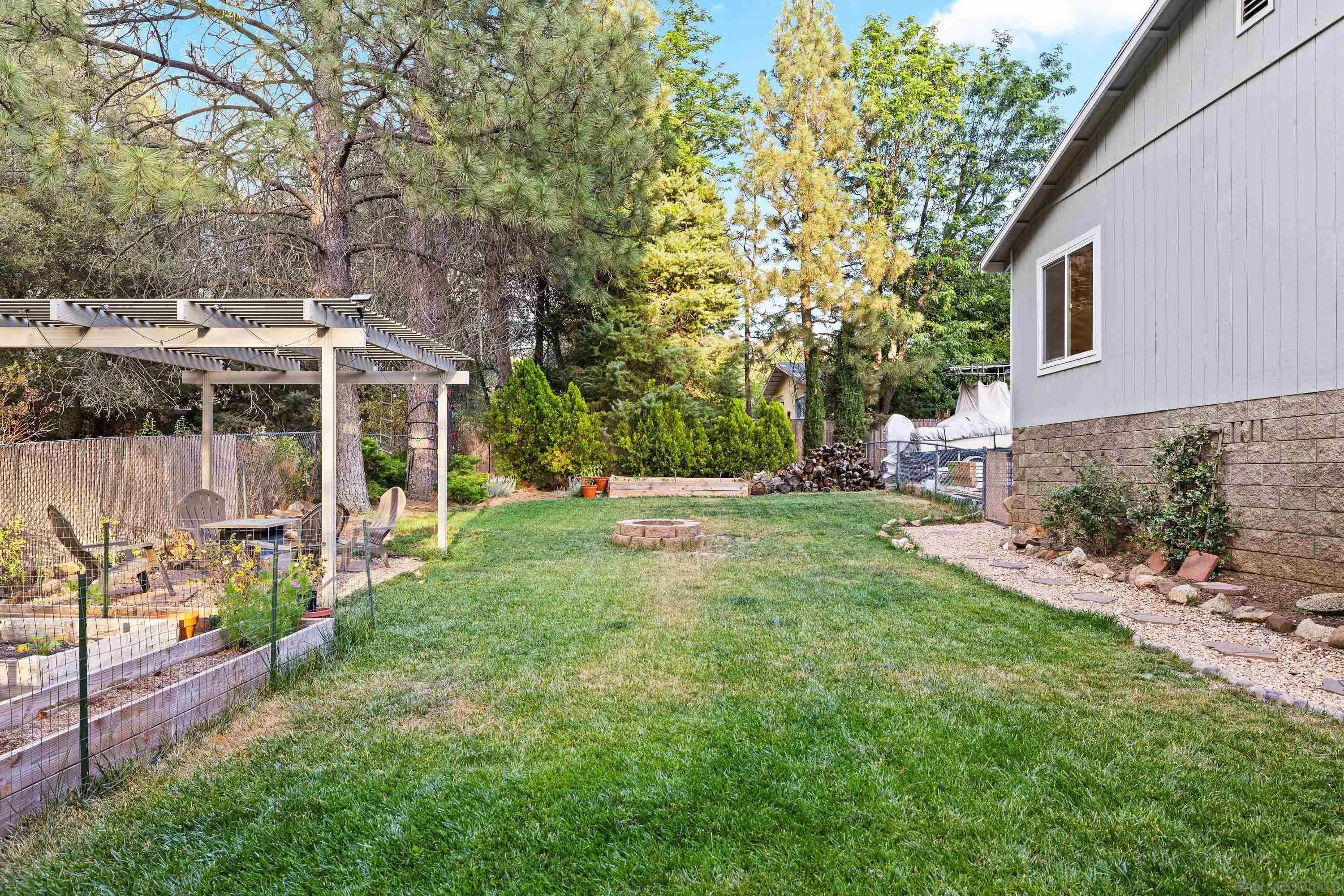 https://cdn.realtyfeed.com/cdn/127/260021282/a7690d21cb10dad2568a2dd8b1e829c7.webp