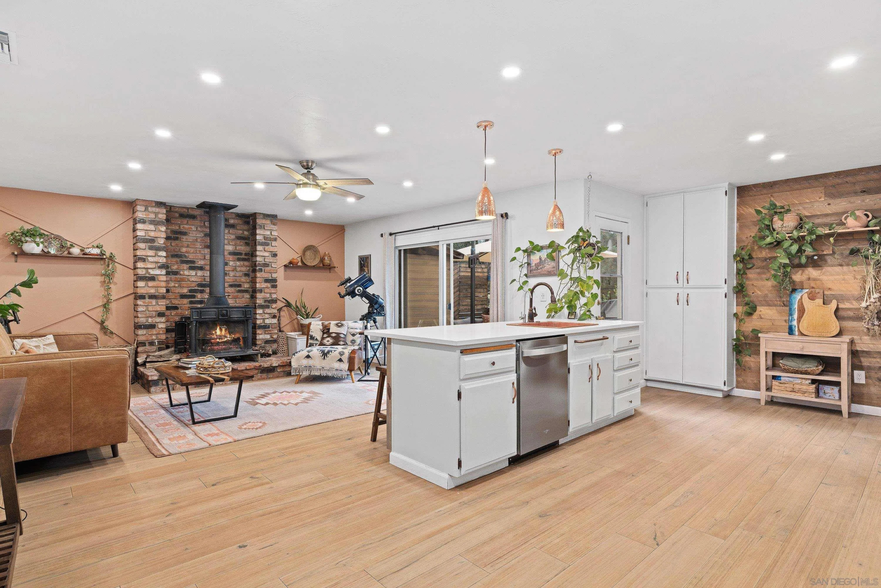 https://cdn.realtyfeed.com/cdn/127/260021282/dd00aa8e2e570621e4f45fe5464f75e5.webp