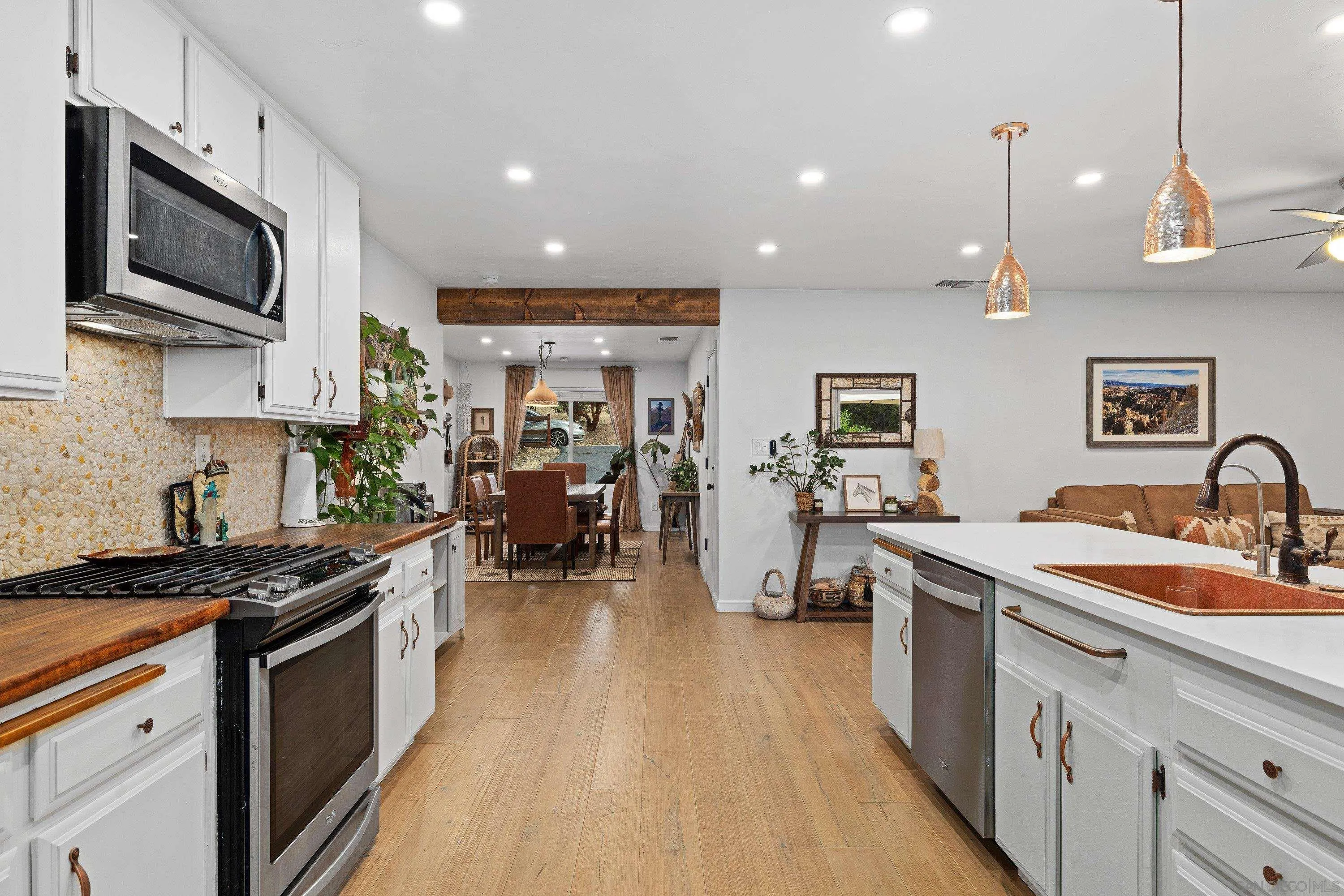 https://cdn.realtyfeed.com/cdn/127/260021282/e271f9f42f8ea3d6cd6c6b1069ce0d1c.webp