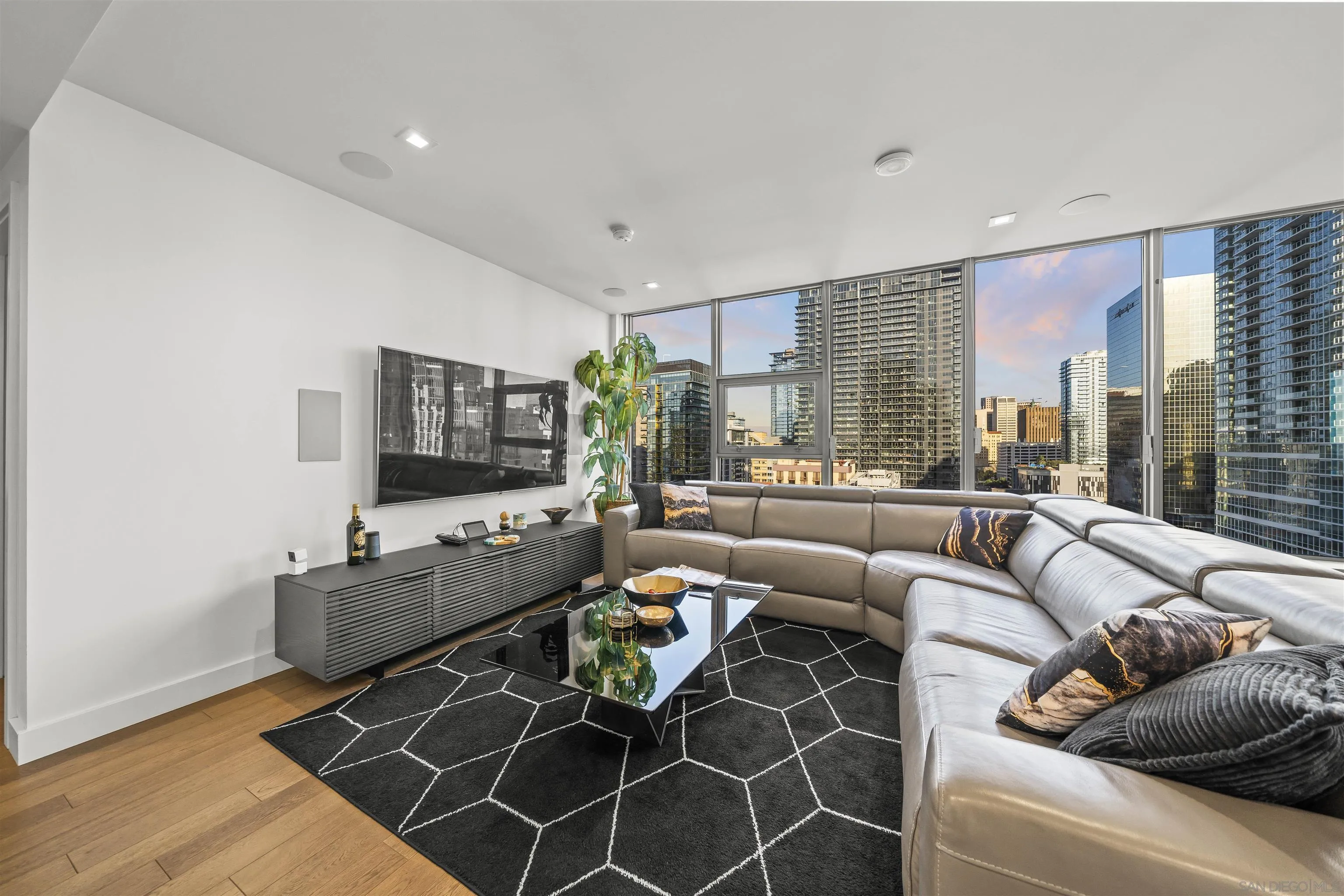 https://cdn.realtyfeed.com/cdn/127/260021285/09d2df51d11d428e96e80b1a7a696e85.webp