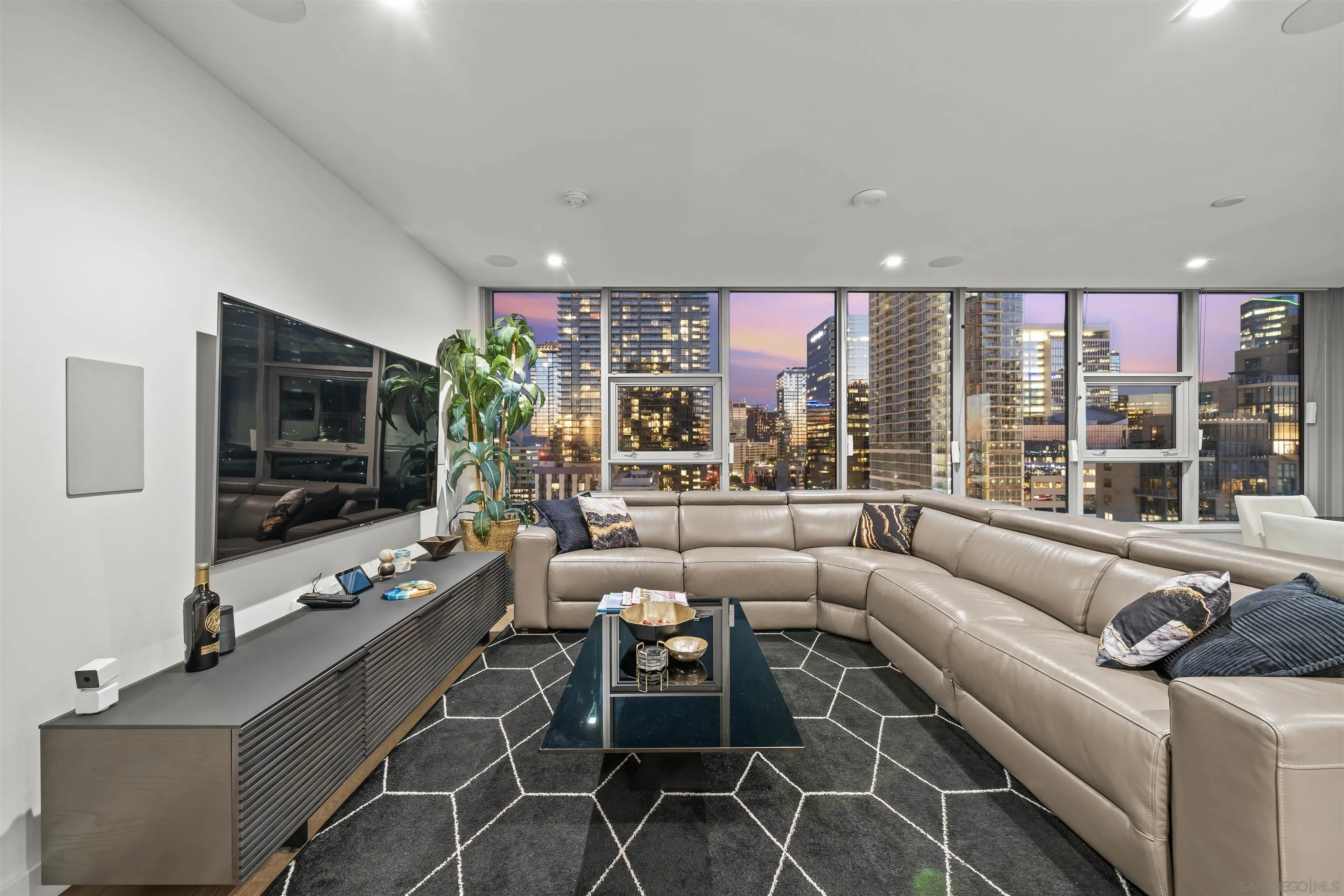 https://cdn.realtyfeed.com/cdn/127/260021285/7075e8a2fe9a94102db67510cd68e692.webp
