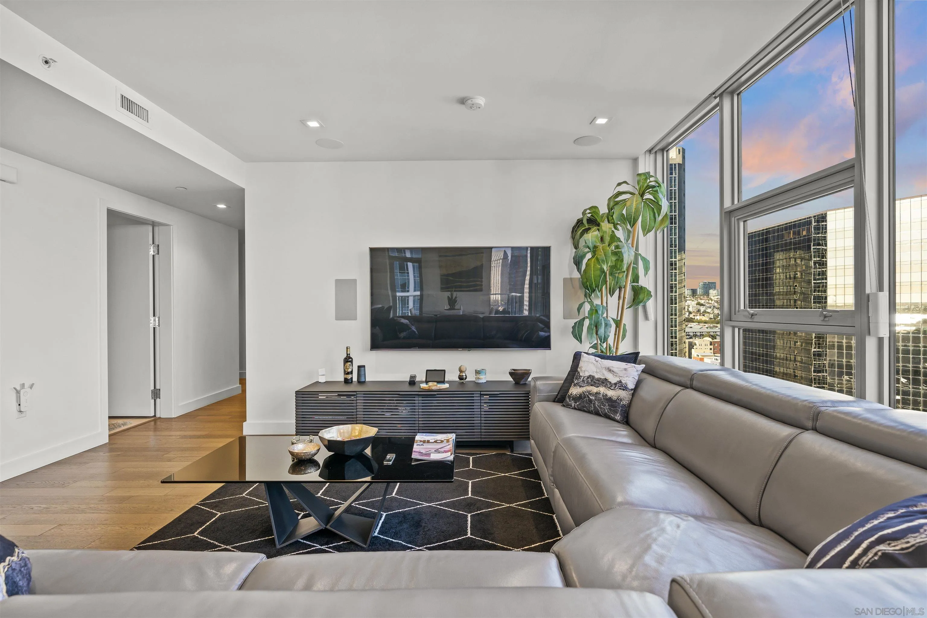 https://cdn.realtyfeed.com/cdn/127/260021285/ae0539788871f1ab8806e3cff0af9394.webp
