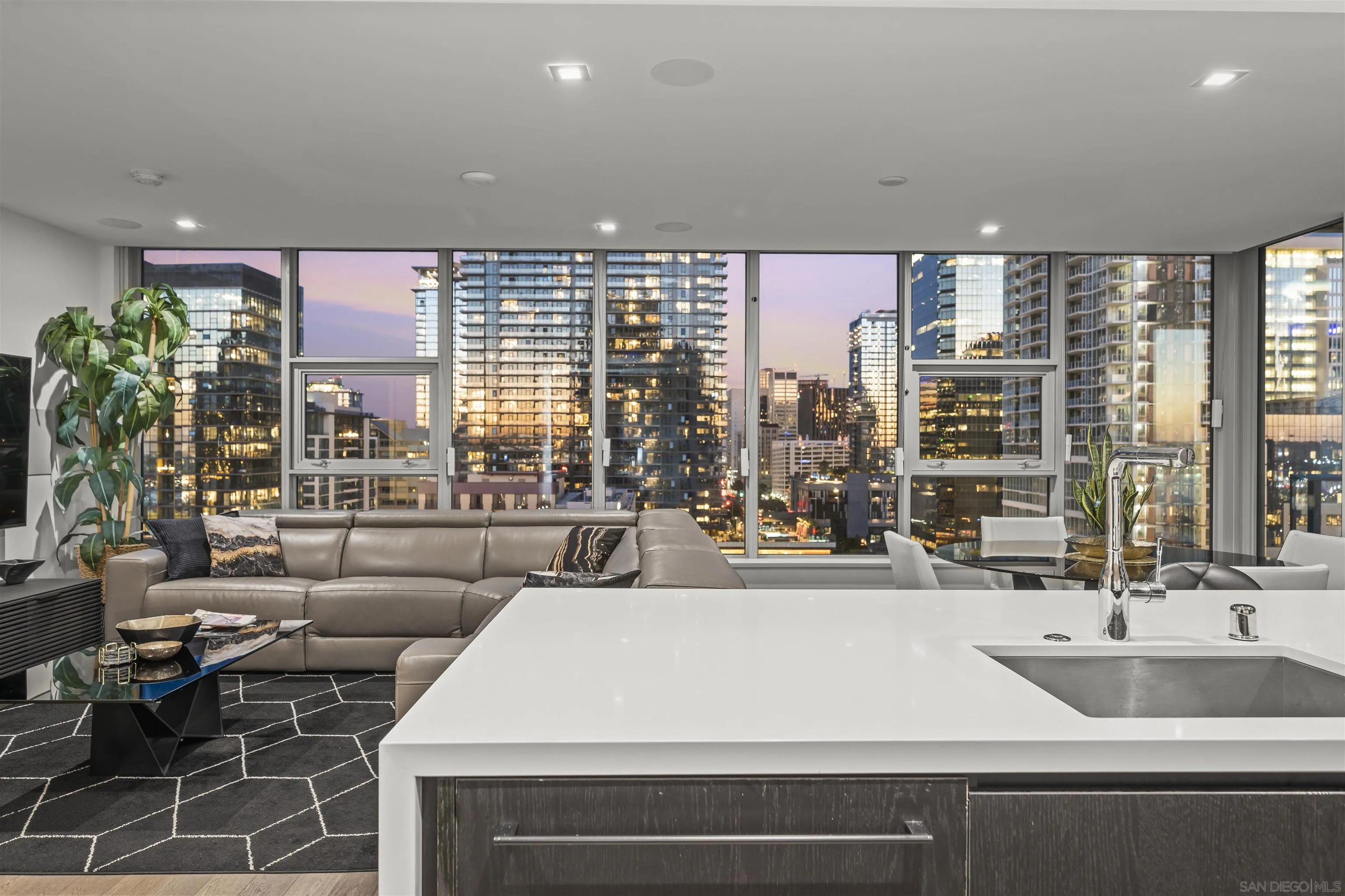 https://cdn.realtyfeed.com/cdn/127/260021285/b7898ad61c74a15cf46d0ebe1279c105.webp