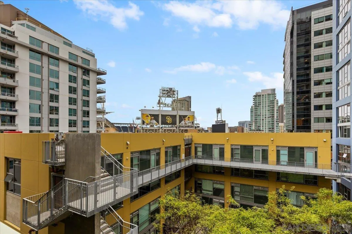 https://cdn.realtyfeed.com/cdn/127/260021288/1c01e02d8dc5aa4d95389f931cbfd5e3.webp