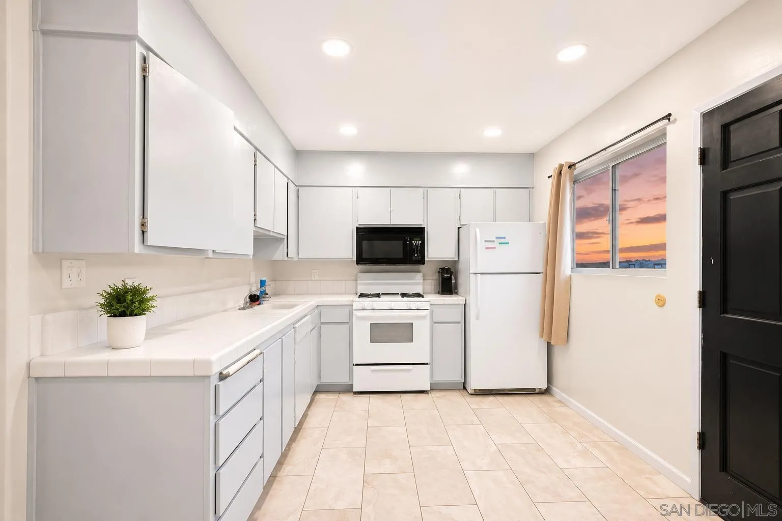 https://cdn.realtyfeed.com/cdn/127/260021290/23509898bd4865fbc5c1a9ac06fbee53.webp