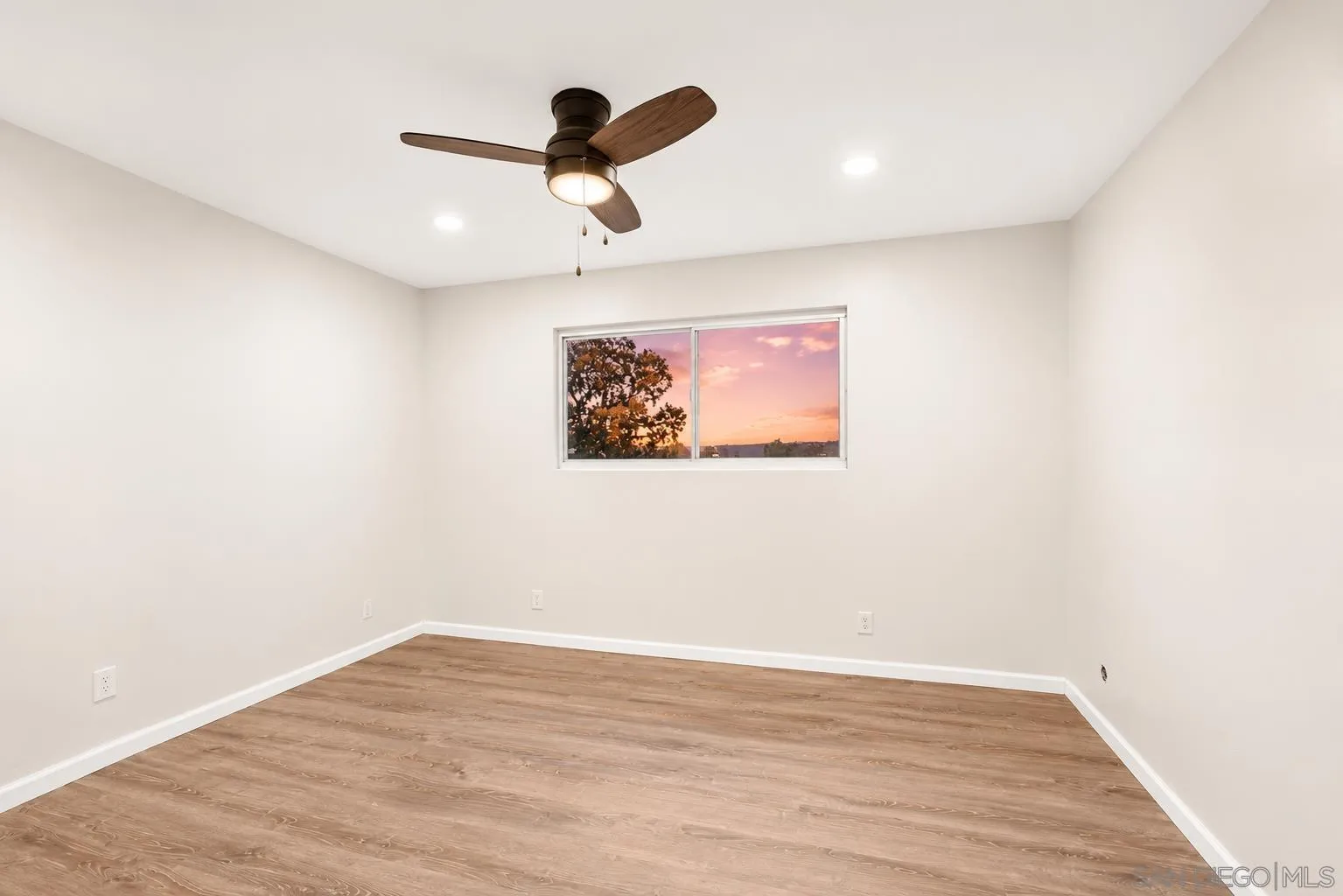 https://cdn.realtyfeed.com/cdn/127/260021290/98d558e7319206c2ef54eb3856f08da0.webp