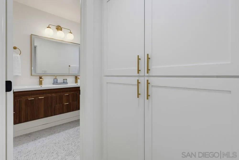 https://cdn.realtyfeed.com/cdn/127/260021292/a0b71064c41081bf6d77ed8cb078b0ed.webp