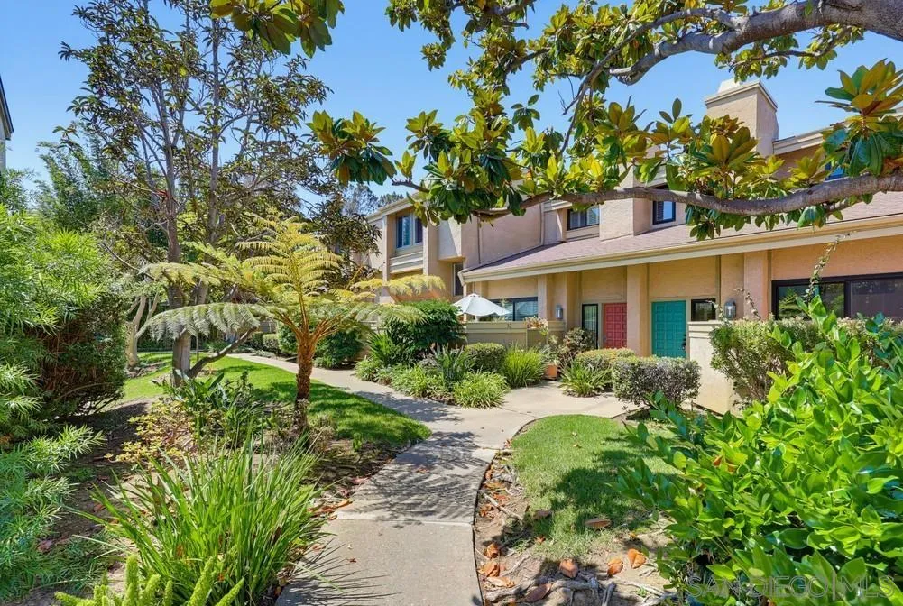 3249 Caminito Eastbluff Unit 31, La Jolla, CA 92037 - Main photo, La Jolla, CA