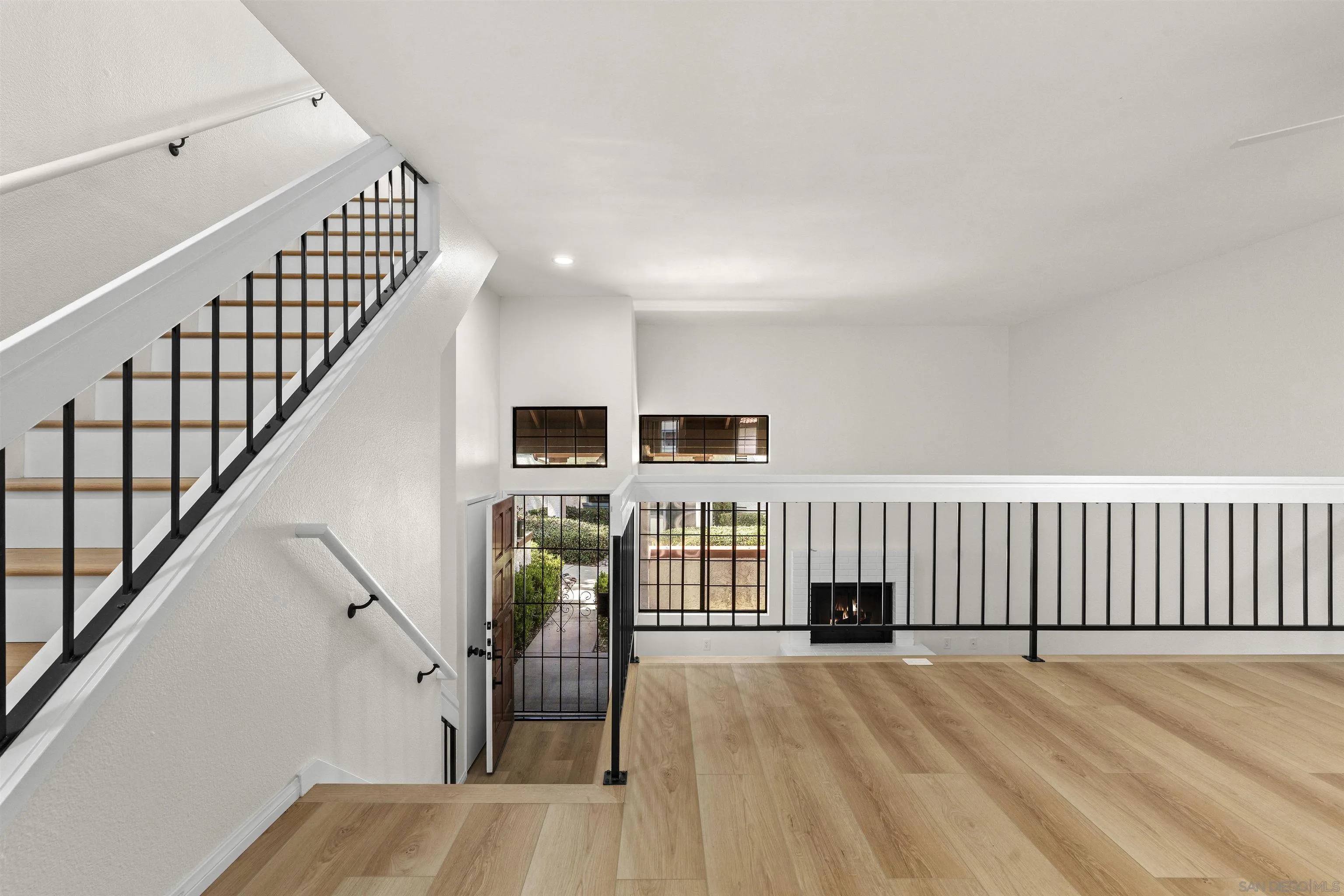 https://cdn.realtyfeed.com/cdn/127/260021295/12e649cde70811a9ab5999e7b7715813.webp