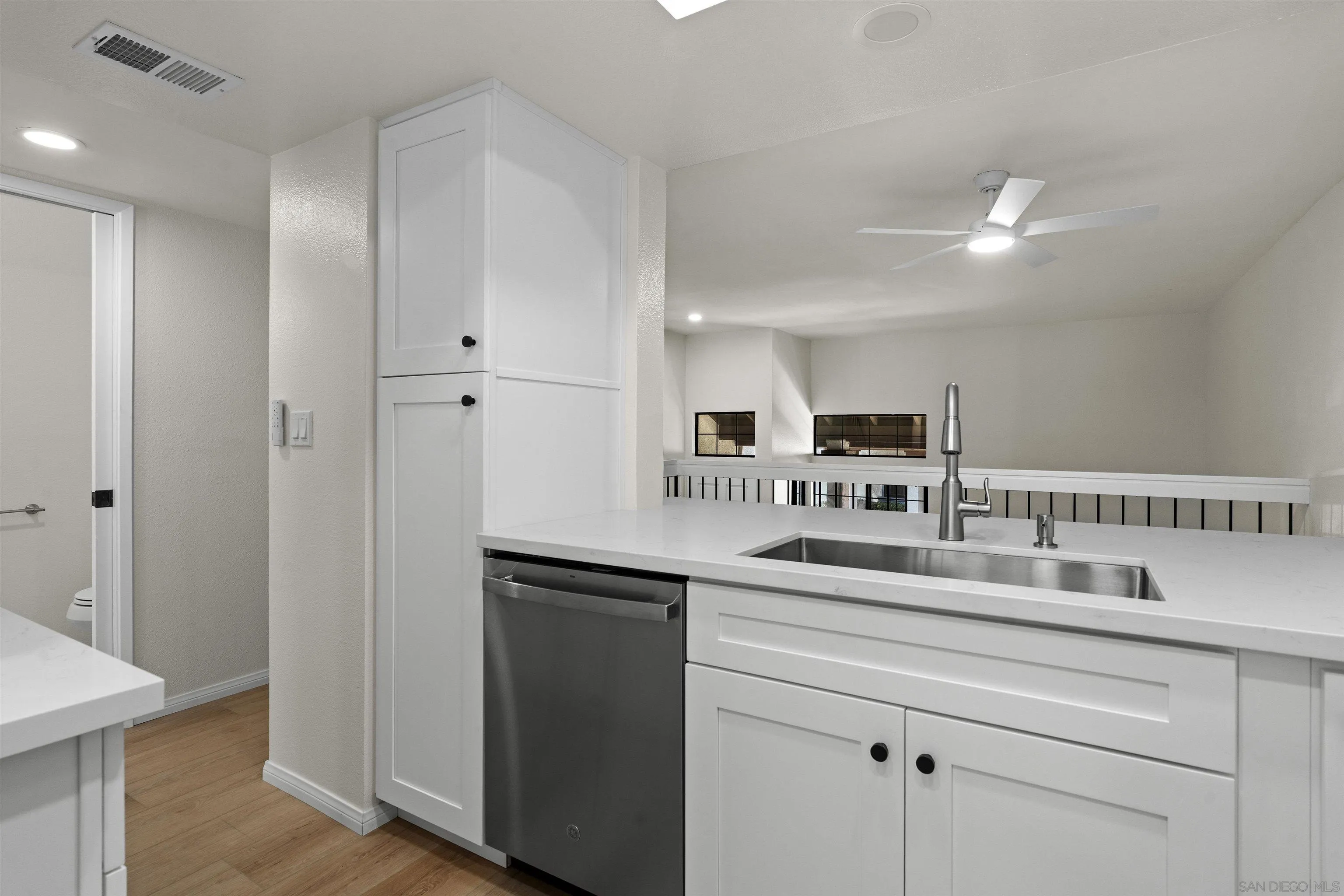 https://cdn.realtyfeed.com/cdn/127/260021295/7fa3b86fc1280e03340a0cf543cda75c.webp