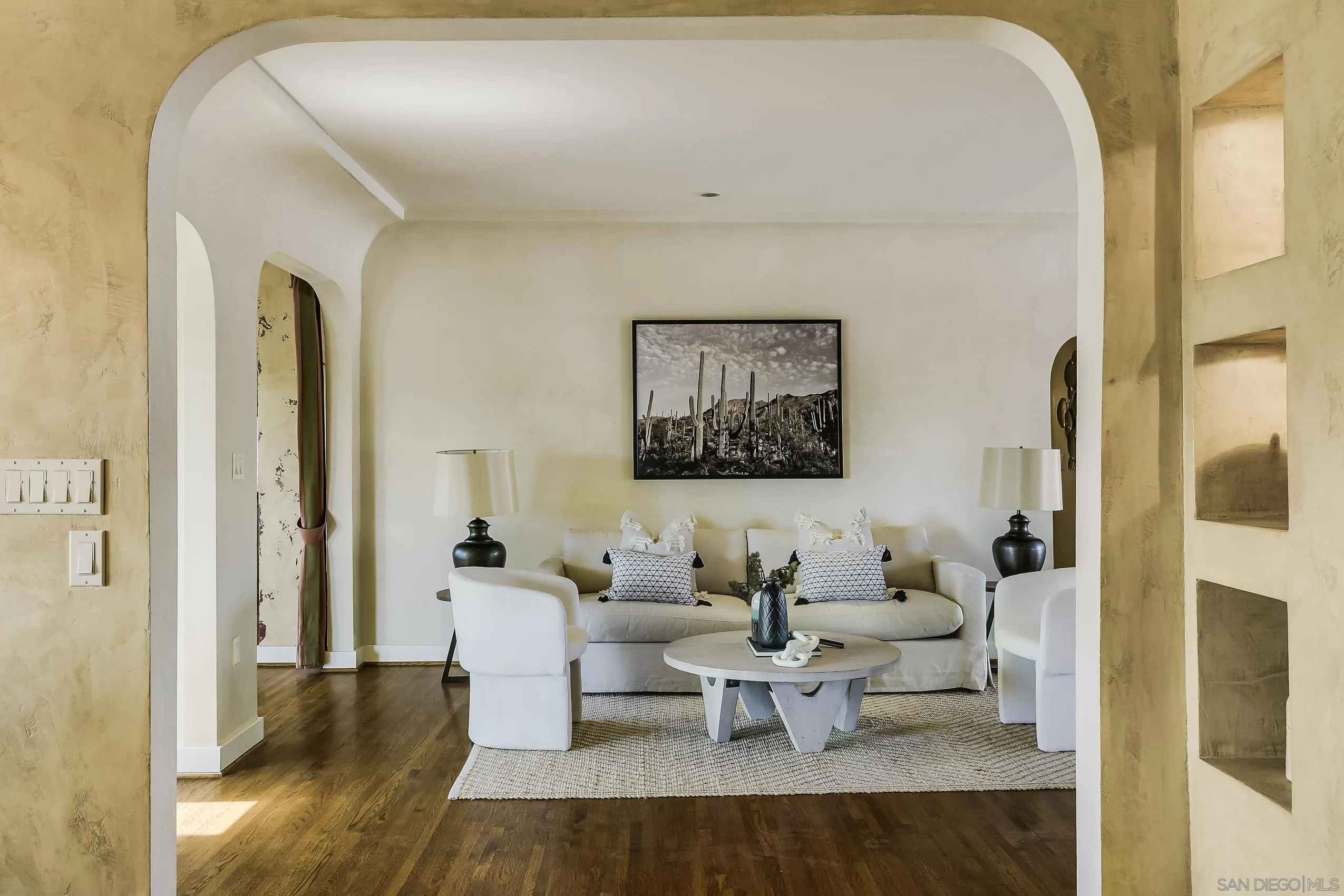 https://cdn.realtyfeed.com/cdn/127/260021297/361b927f4912483d9493c768801eec01.webp
