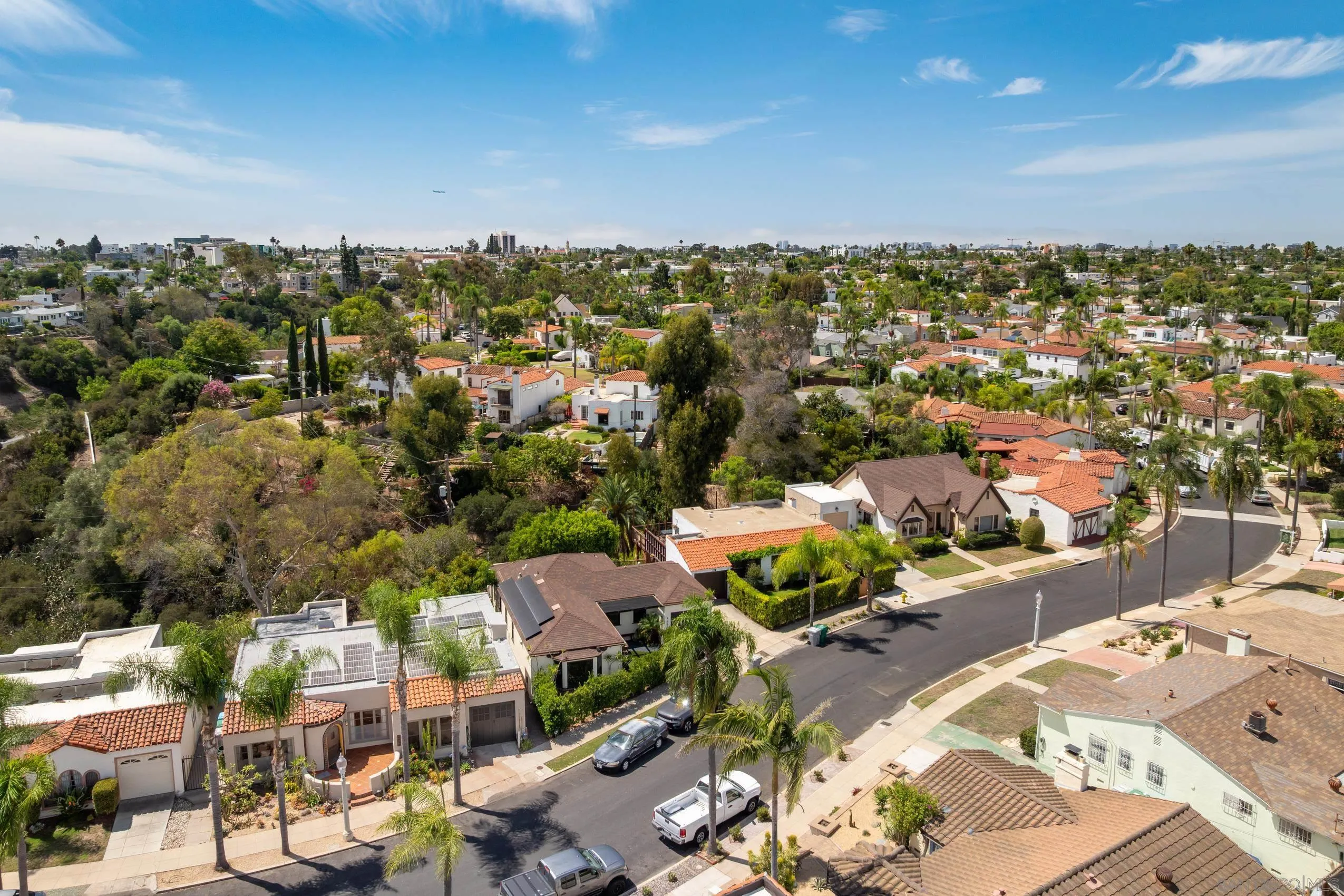 https://cdn.realtyfeed.com/cdn/127/260021297/5f71f9cbcbb3441d26bb34fa3a0724da.webp