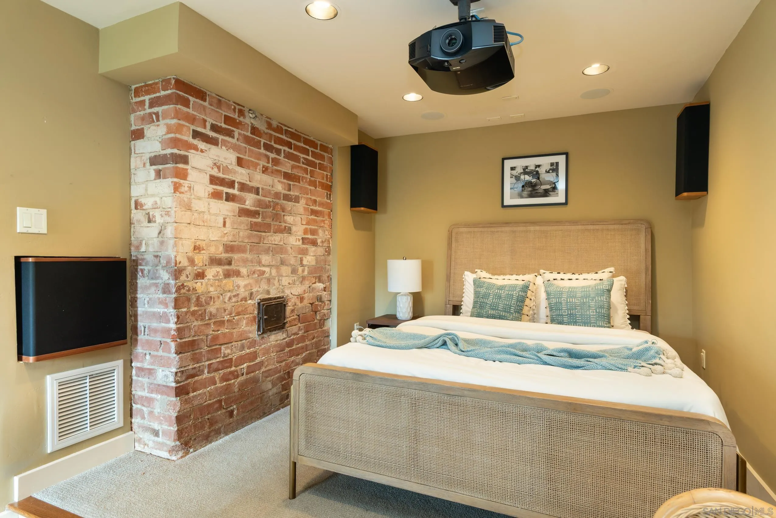 https://cdn.realtyfeed.com/cdn/127/260021297/c01b90a698f096ae890f6793bf142fac.webp