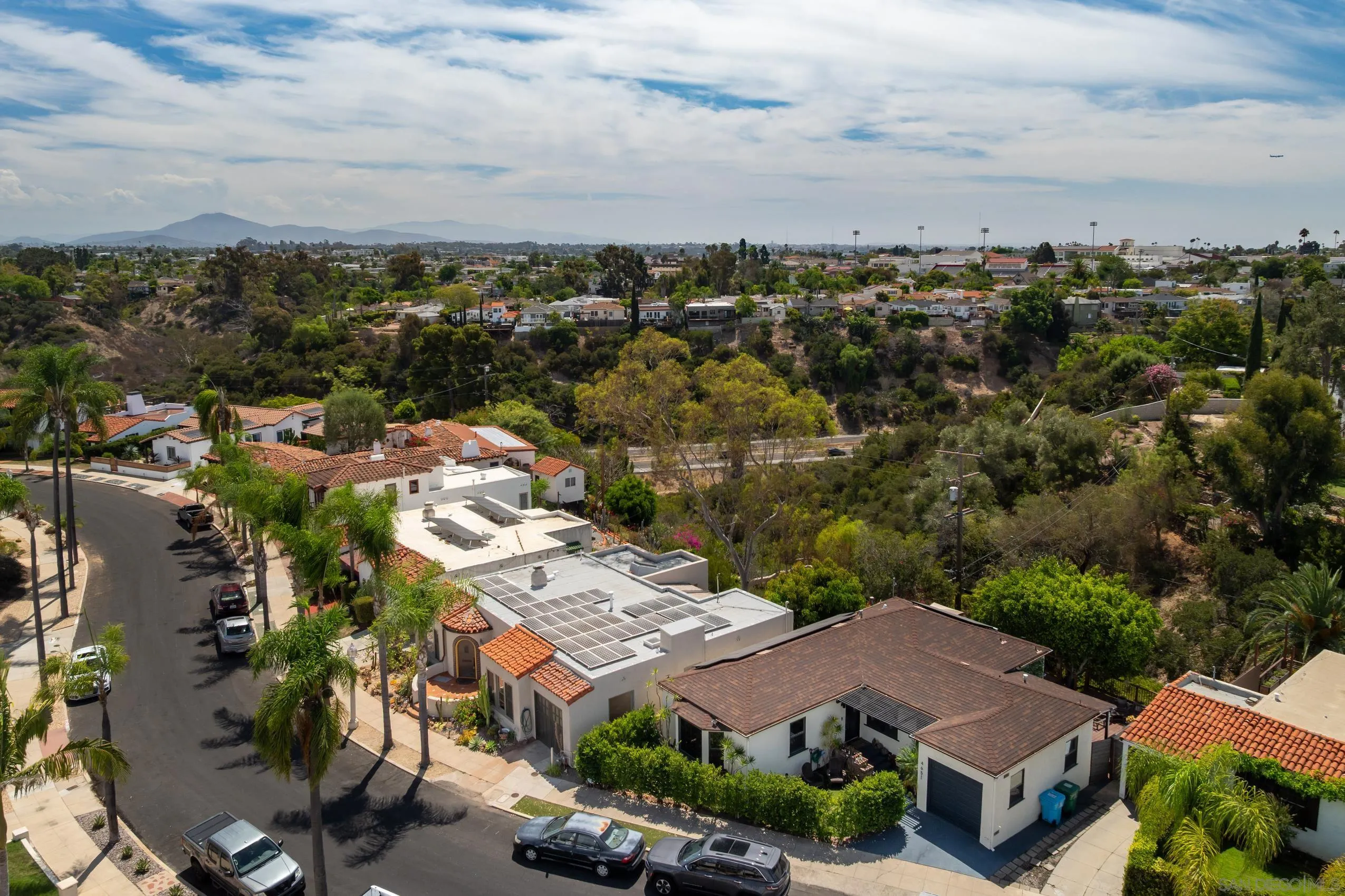 https://cdn.realtyfeed.com/cdn/127/260021297/c86412aee8c81b82349329415c1b32e9.webp