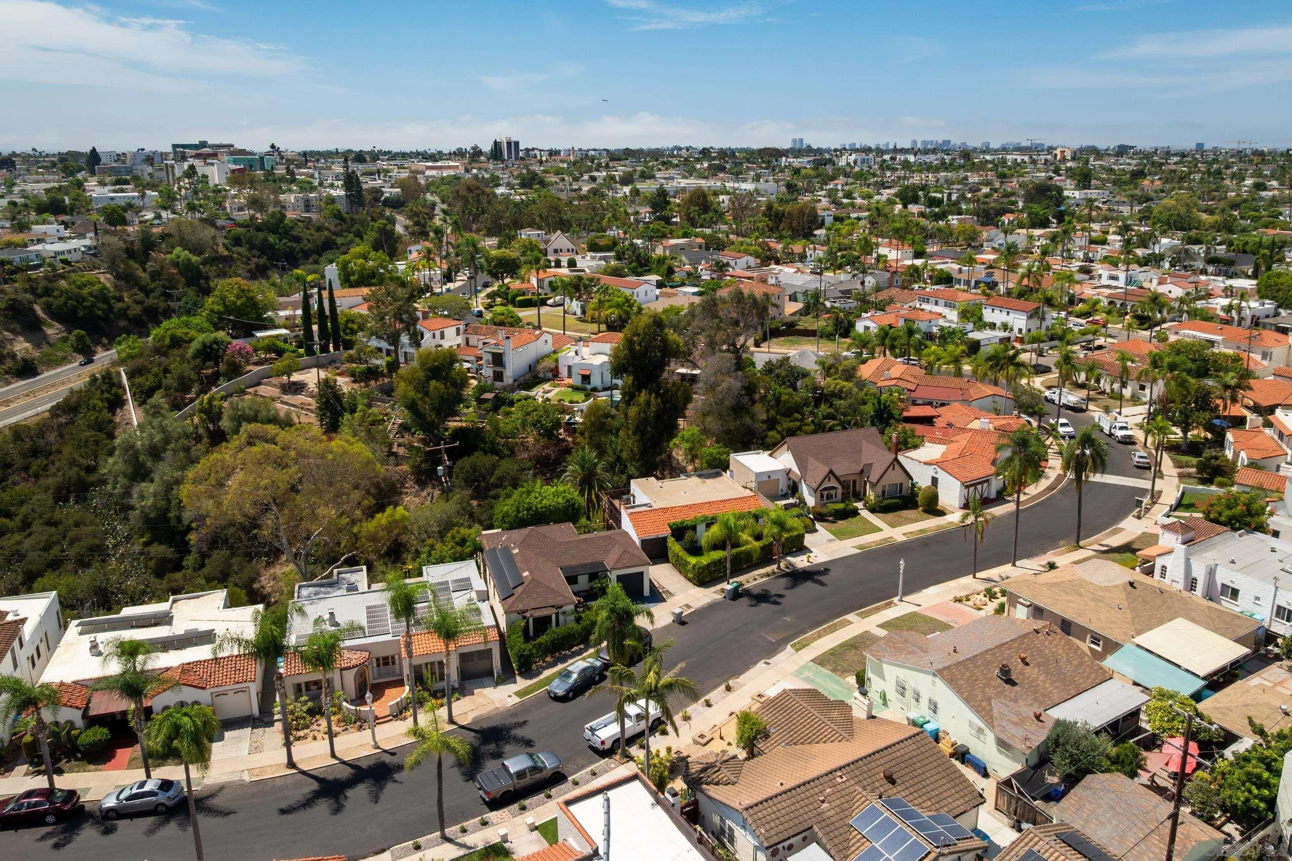 https://cdn.realtyfeed.com/cdn/127/260021297/cfa2bad883523bdc010d5d9e9f02a77b.webp