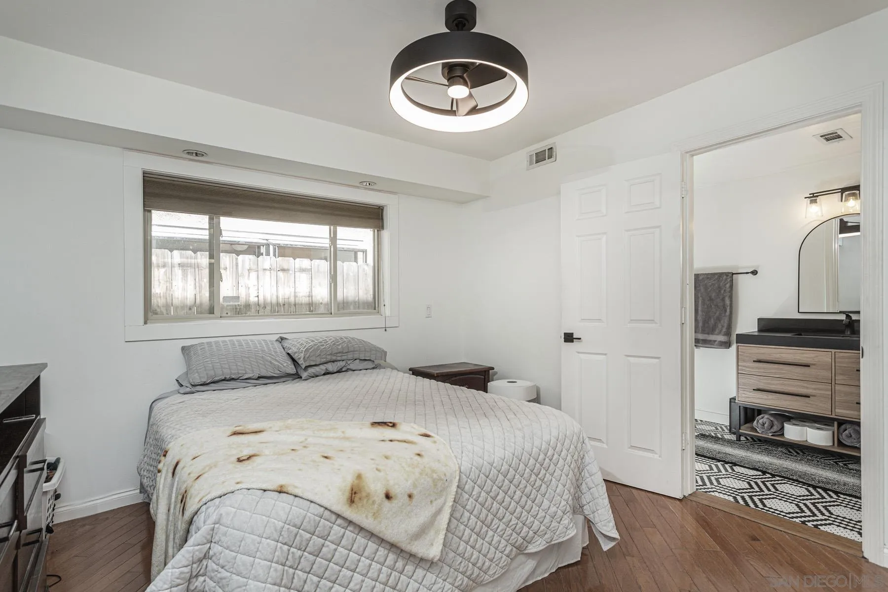 https://cdn.realtyfeed.com/cdn/127/260021300/59bd9ddb97819664ee29389d4bdce9c8.webp