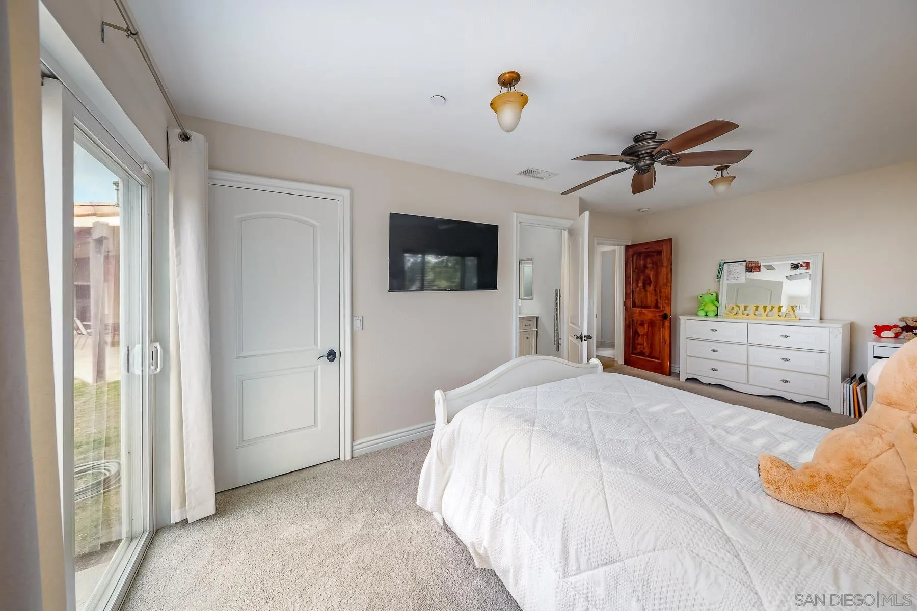 https://cdn.realtyfeed.com/cdn/127/260021302/29ce4fd799ad9b0968d3ac96dec1c7bd.webp