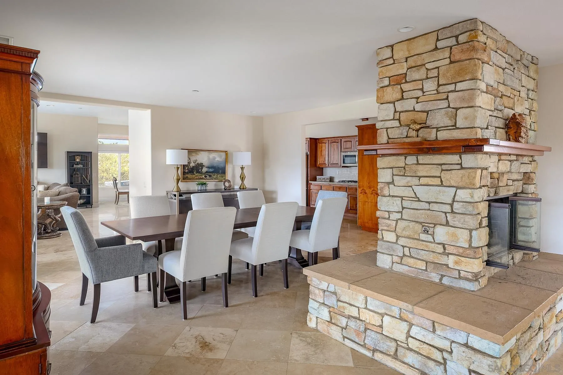 https://cdn.realtyfeed.com/cdn/127/260021302/5040d6b7dd040f3d751324c55cf67a40.webp