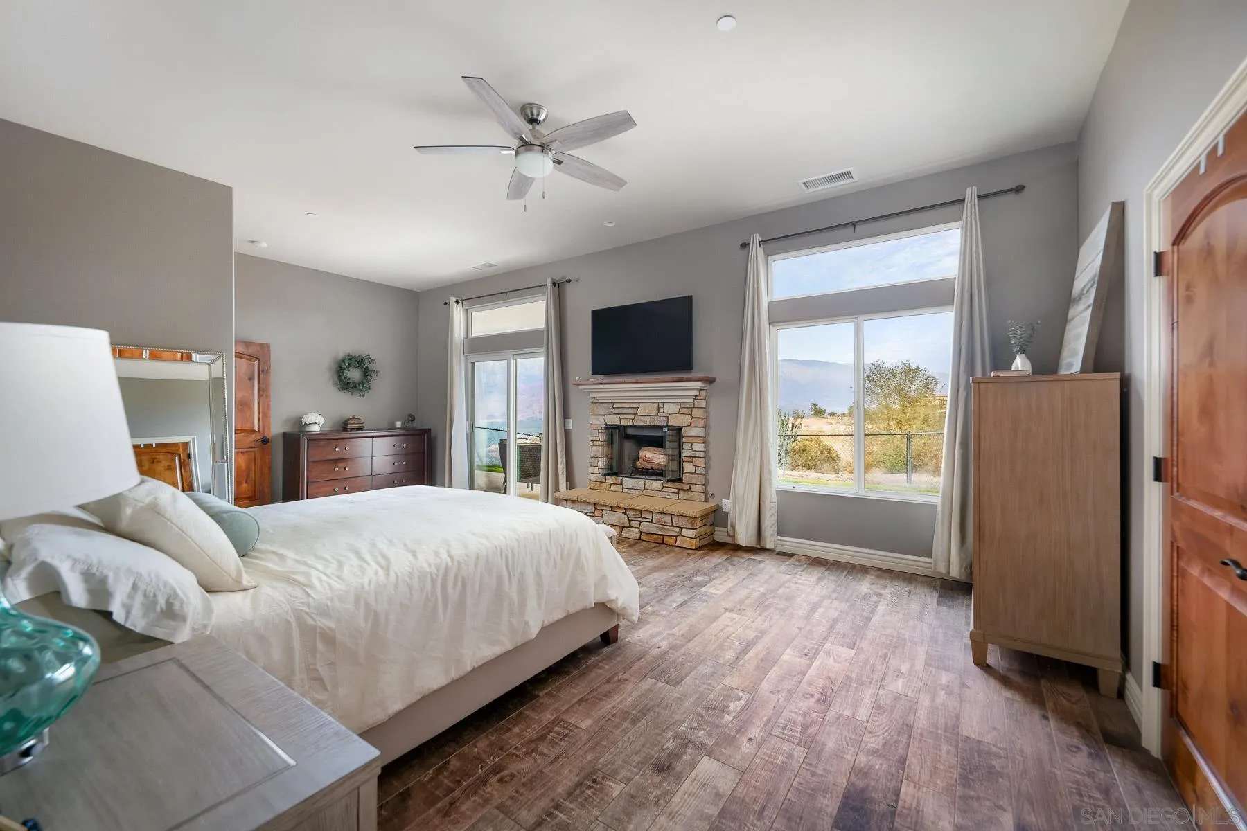 https://cdn.realtyfeed.com/cdn/127/260021302/6a4e6ac717278bfffe6ce85dd916b0bb.webp