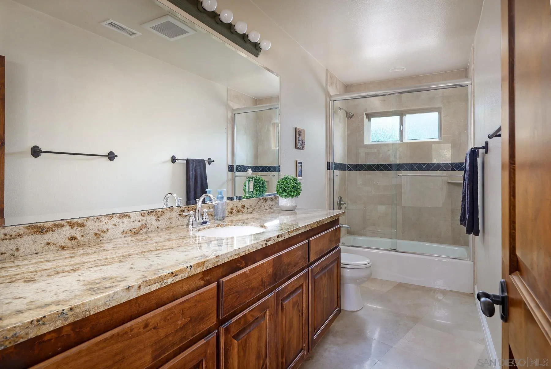 https://cdn.realtyfeed.com/cdn/127/260021302/98d5802b3339e0971729489a35dc8c1a.webp