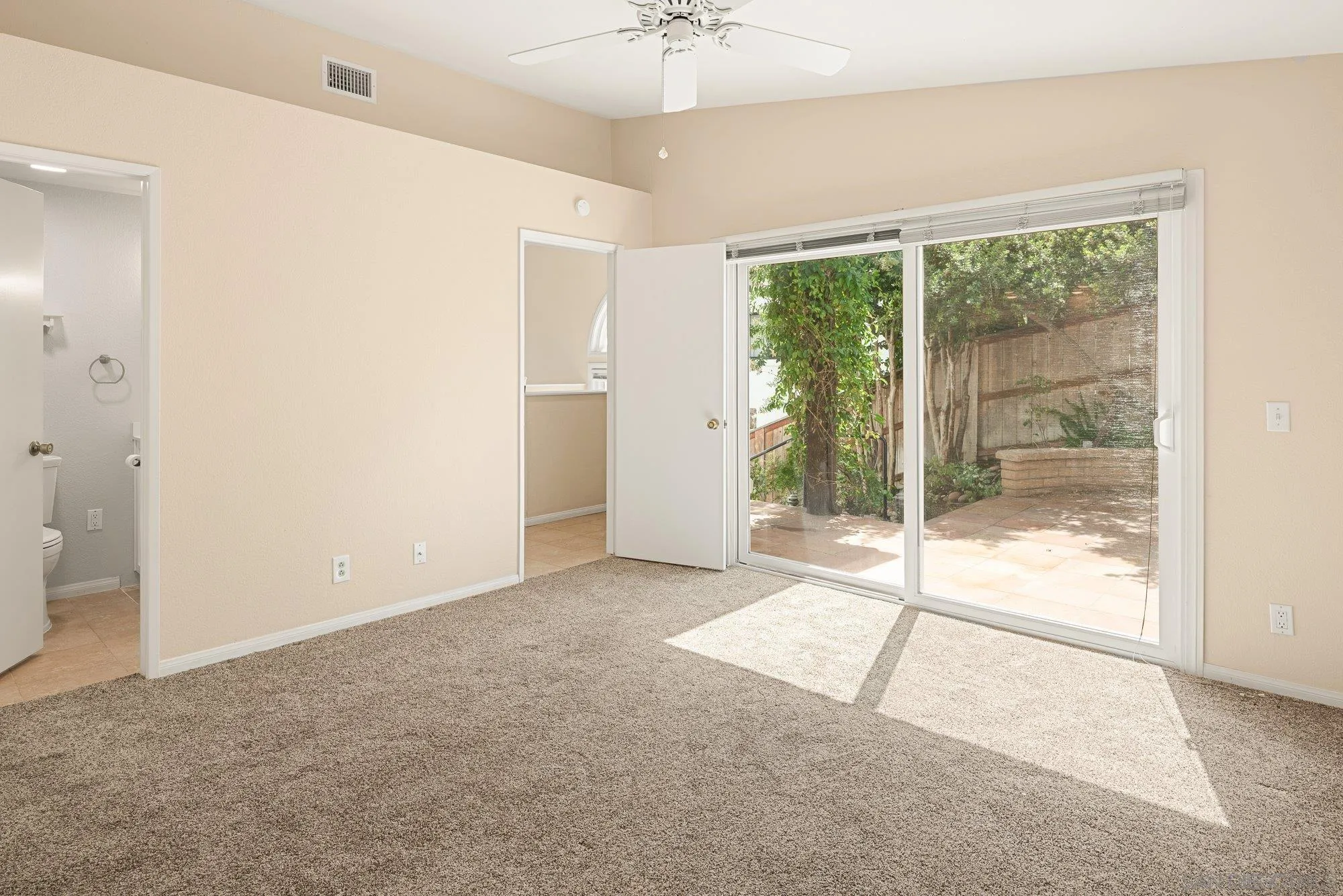https://cdn.realtyfeed.com/cdn/127/260021305/0dda2c1760691fdc6b734bb94df078bd.webp