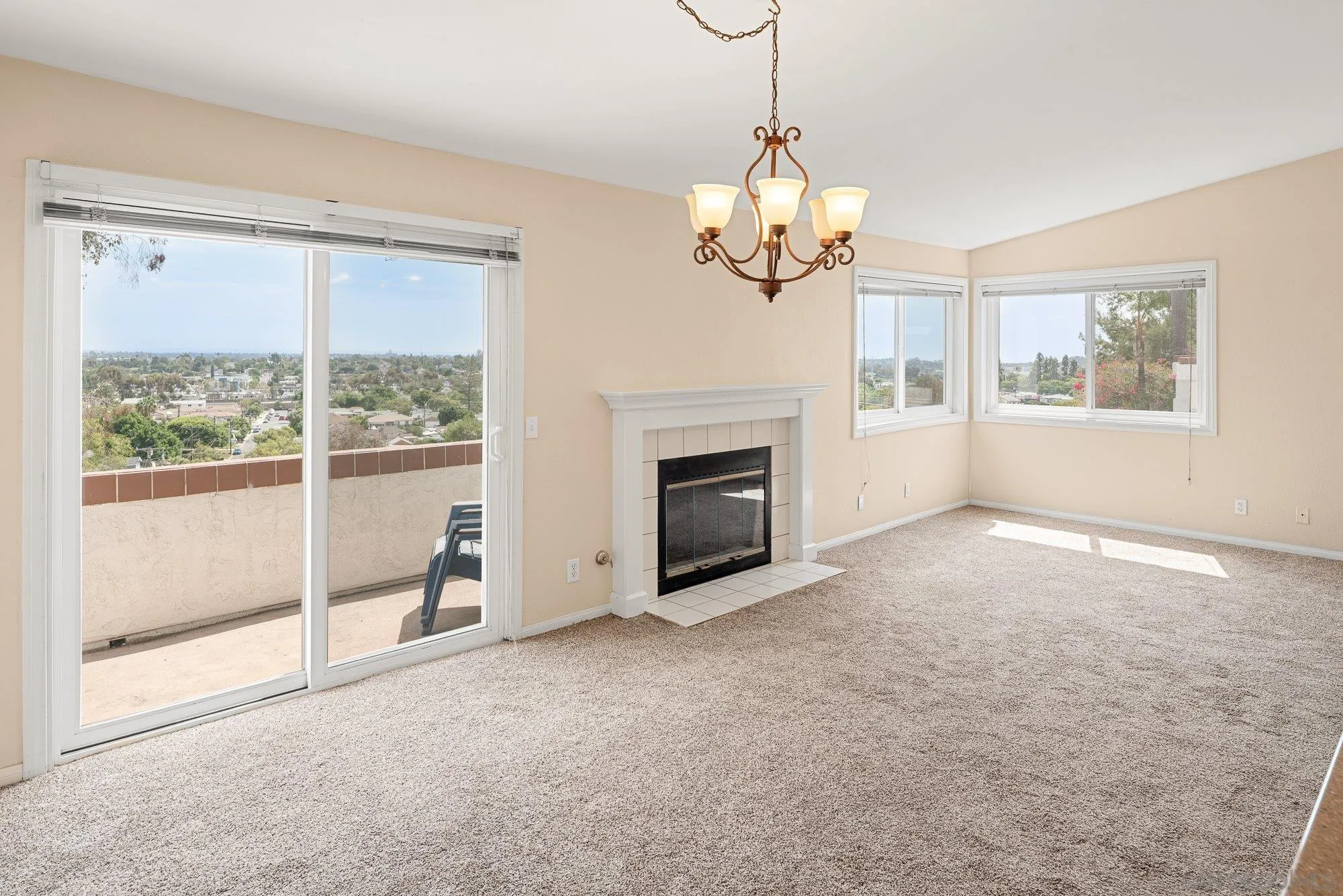 https://cdn.realtyfeed.com/cdn/127/260021305/22efc6f9561c6a14549e2e6e260017d8.webp
