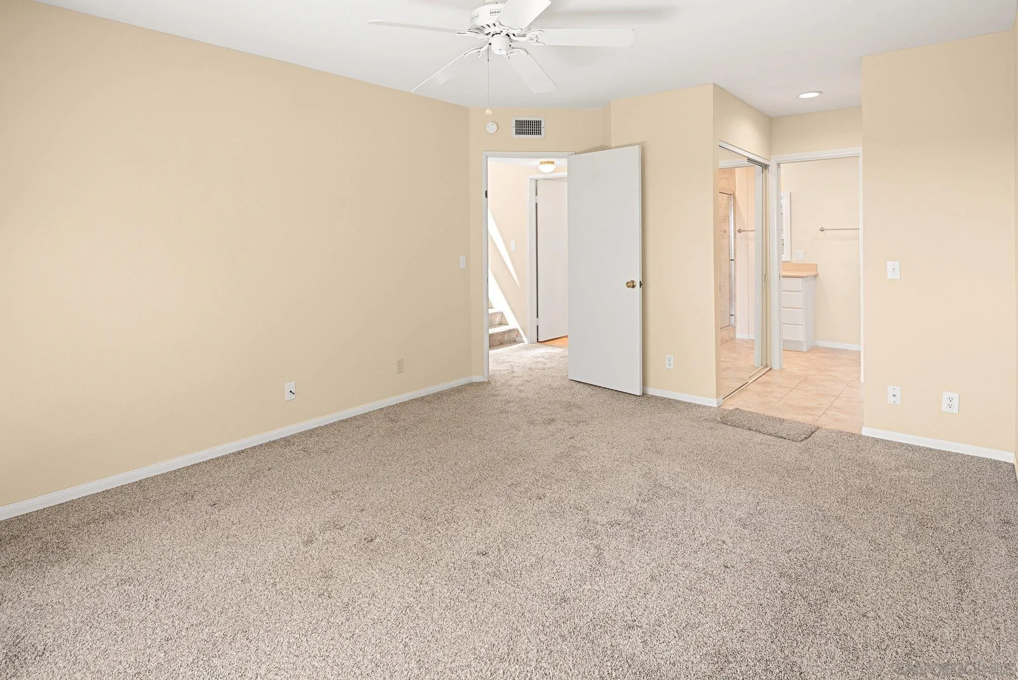 https://cdn.realtyfeed.com/cdn/127/260021305/30b37216124d7dacc98e8a328c60b985.webp