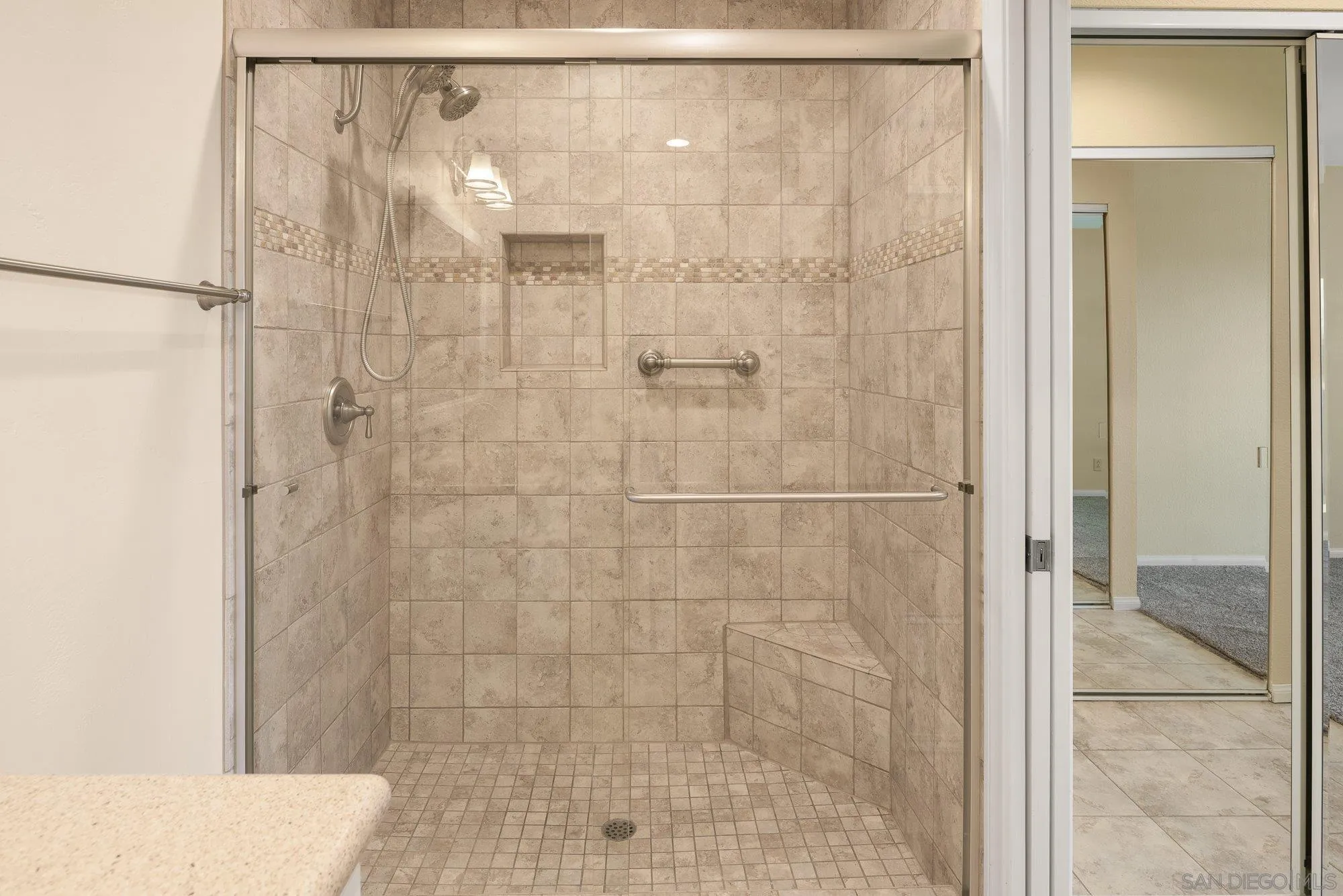 https://cdn.realtyfeed.com/cdn/127/260021305/3d5a14d5ccb5bc2110b8f1ab7b89ea0b.webp