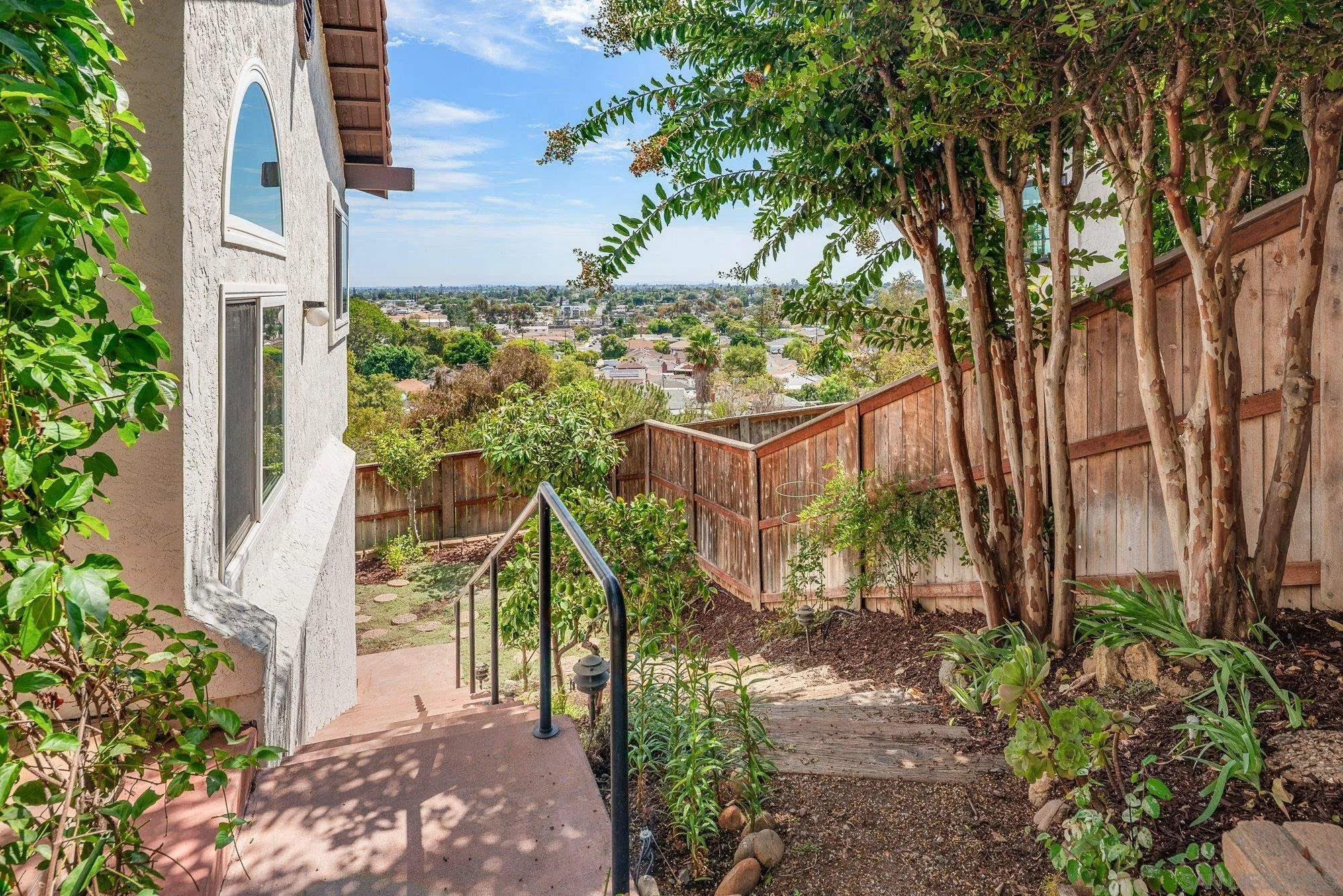 https://cdn.realtyfeed.com/cdn/127/260021305/472467e33677dccc68af384ae6a63a1e.webp