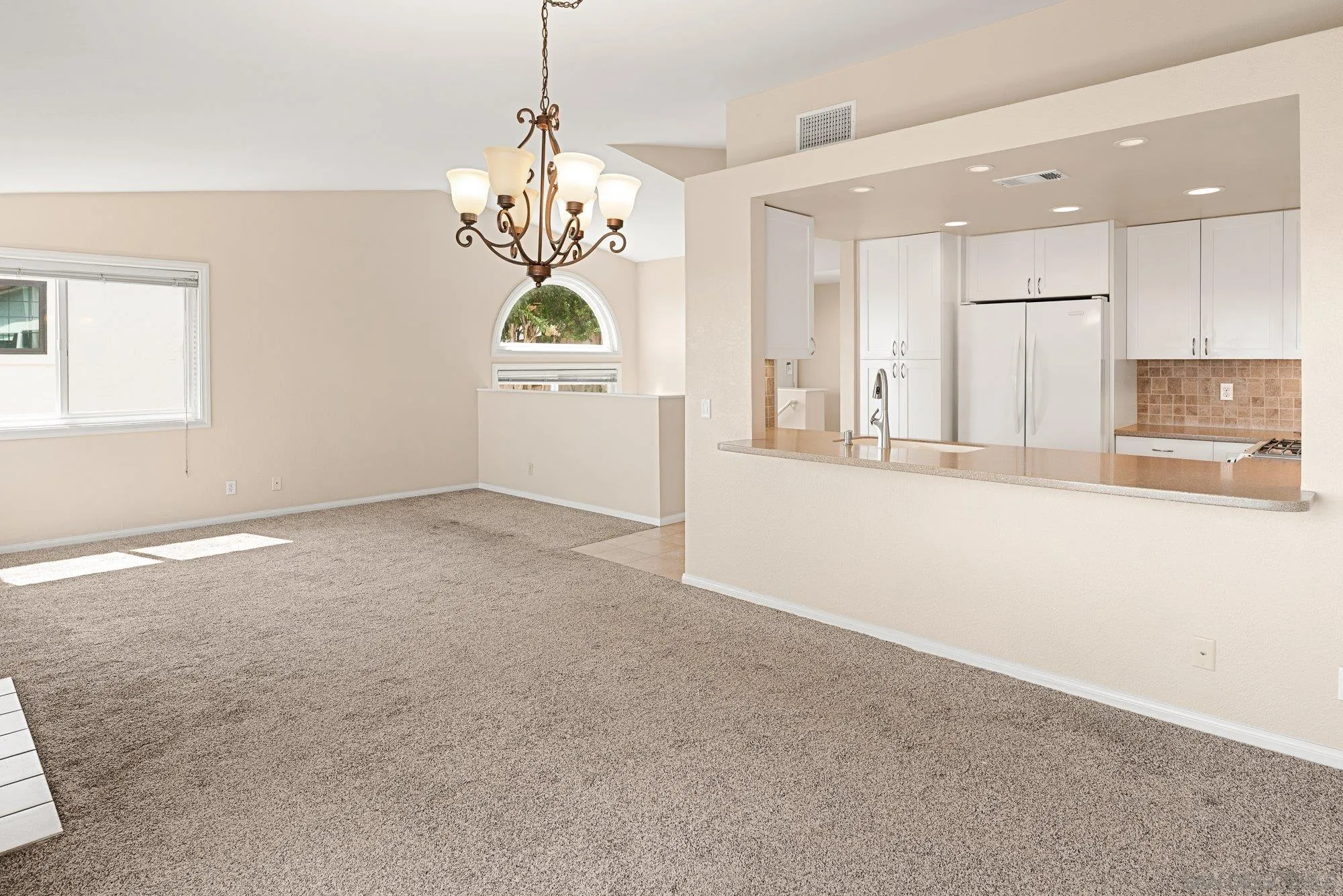 https://cdn.realtyfeed.com/cdn/127/260021305/640926013573106e8ef8ea93ce555ce6.webp