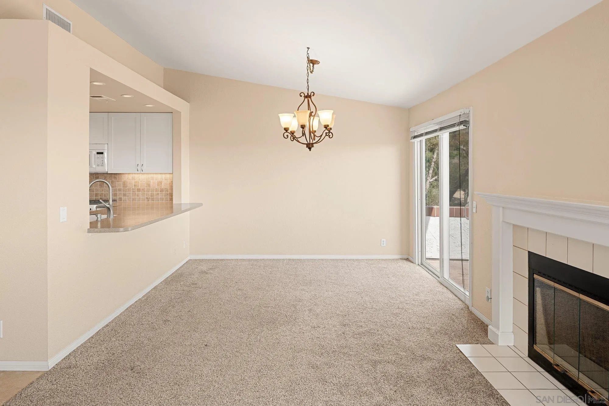 https://cdn.realtyfeed.com/cdn/127/260021305/af8952bbd937ac305f053d0439ea30e9.webp