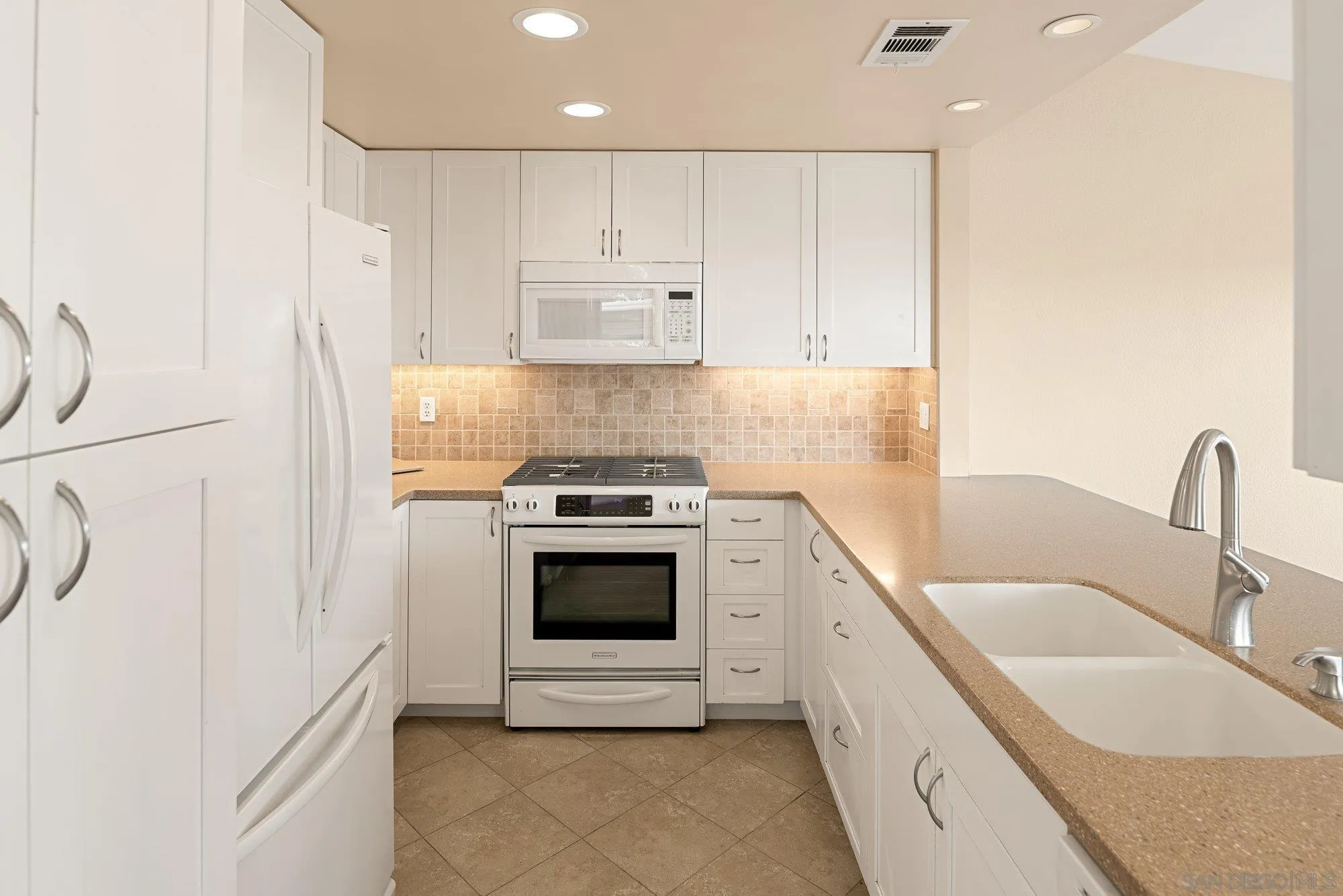 https://cdn.realtyfeed.com/cdn/127/260021305/f5e03b9df5bede963dc140640f6b9ab8.webp