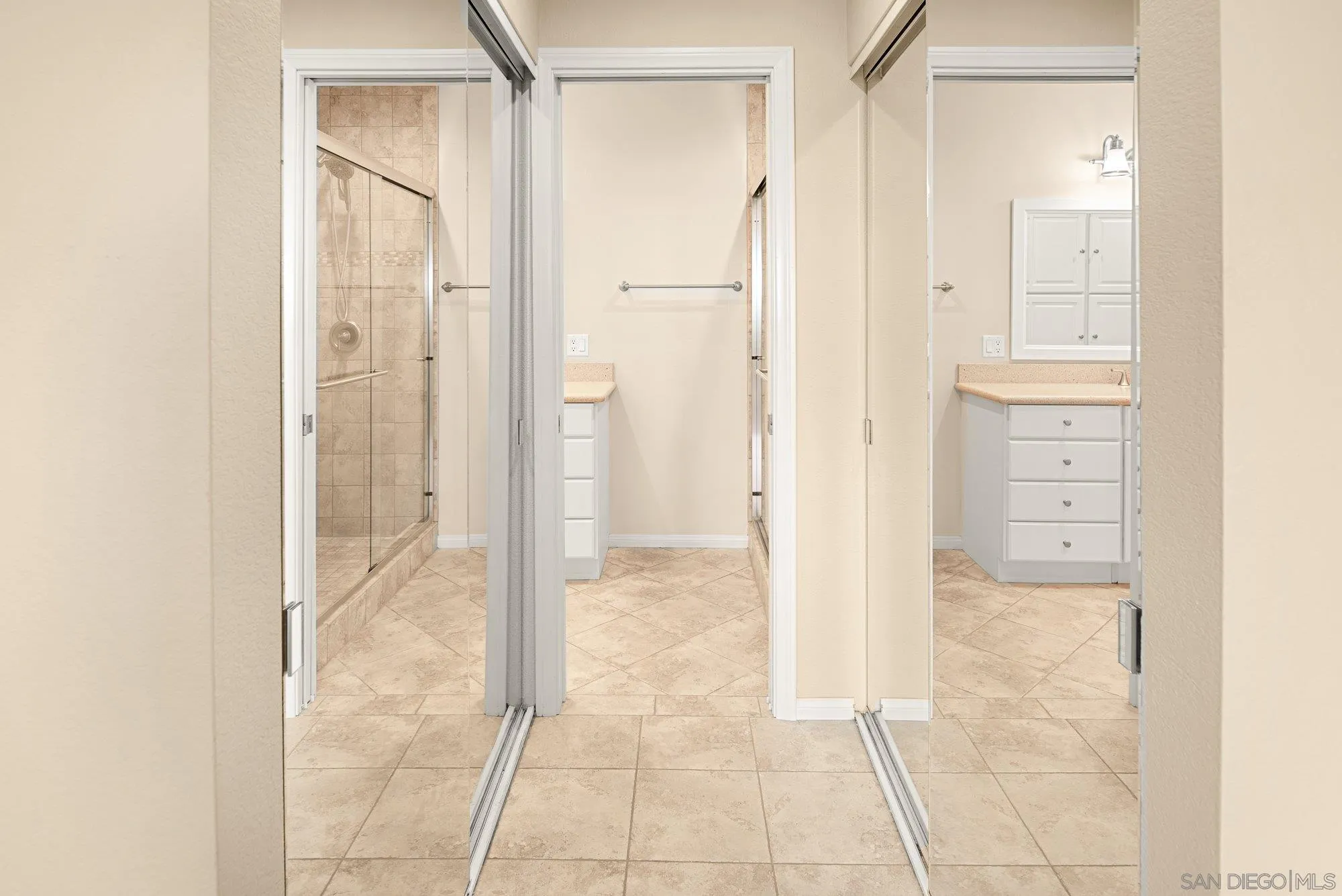 https://cdn.realtyfeed.com/cdn/127/260021305/fdf7c693668305749ab7286211c41c83.webp