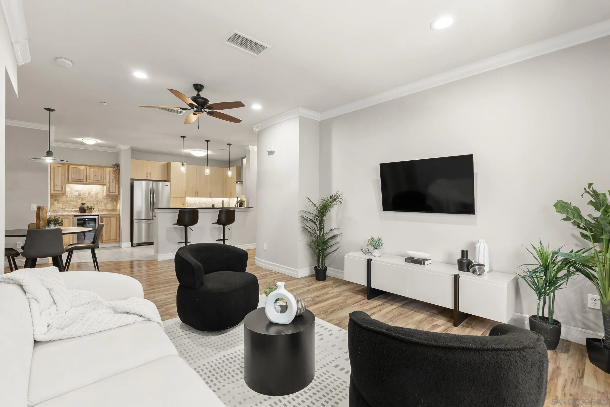 https://cdn.realtyfeed.com/cdn/127/260021309/2437157325fd4e77e457f45287bf09d7.webp