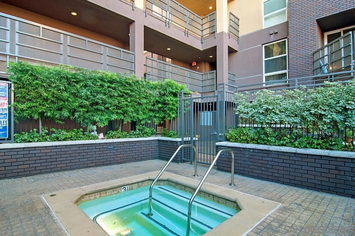 https://cdn.realtyfeed.com/cdn/127/260021309/7a5d833fc35edb0f99025bf0418eae1a.webp