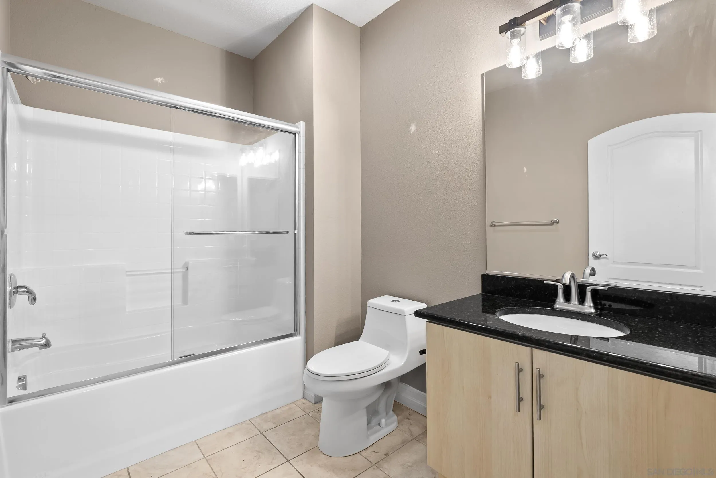 https://cdn.realtyfeed.com/cdn/127/260021309/97a463dfe22668eb392a13698e7b5237.webp