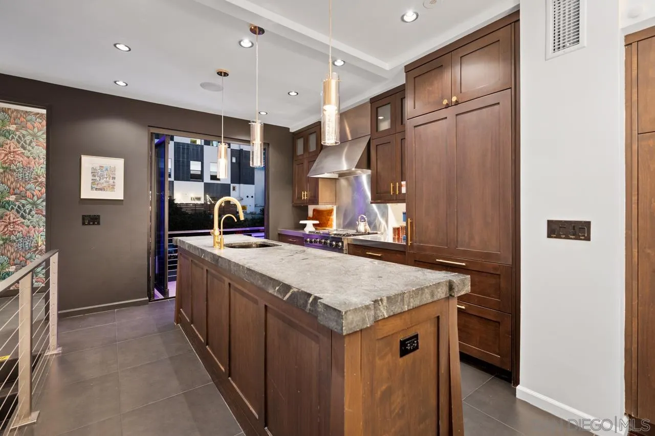 https://cdn.realtyfeed.com/cdn/127/260021312/798ab2c845e8f28d958604753aa241fe.webp